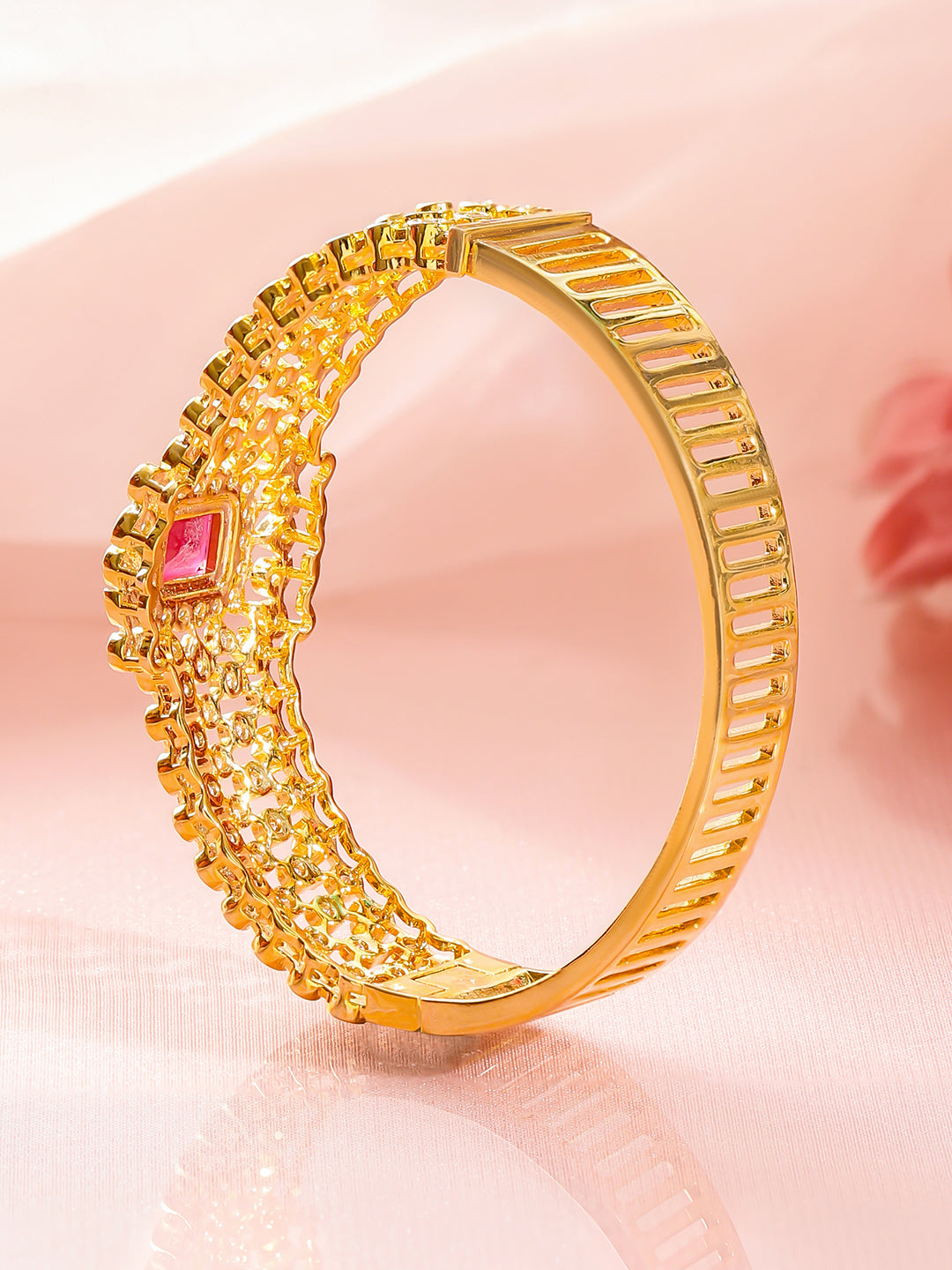 Rubans Women Brass Cubic Zirconia Handcrafted Gold-Plated Bangle-Style Bracelet フリーサイズ