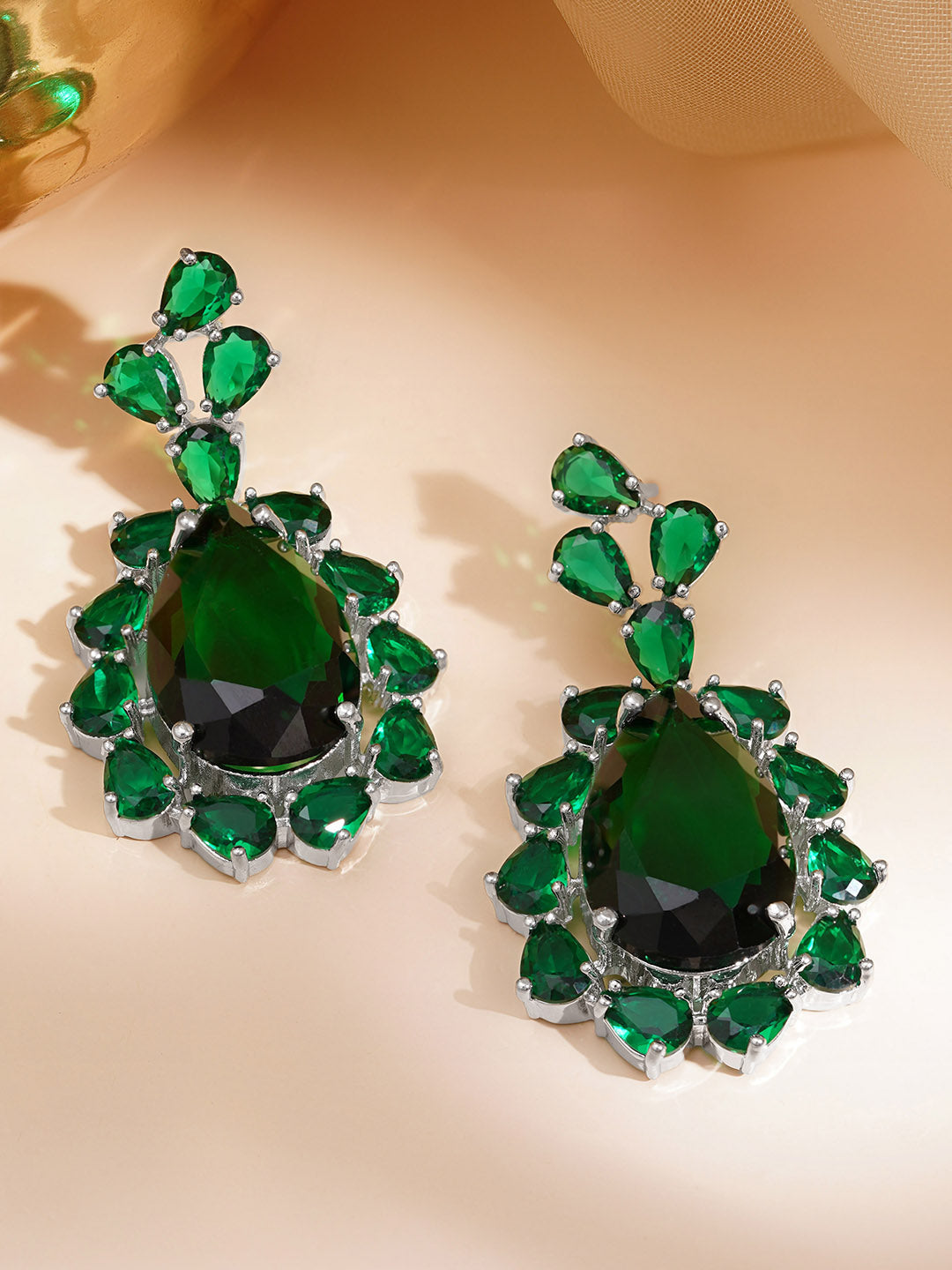 Emerald Glow Drama Statement Earrings フリーサイズ