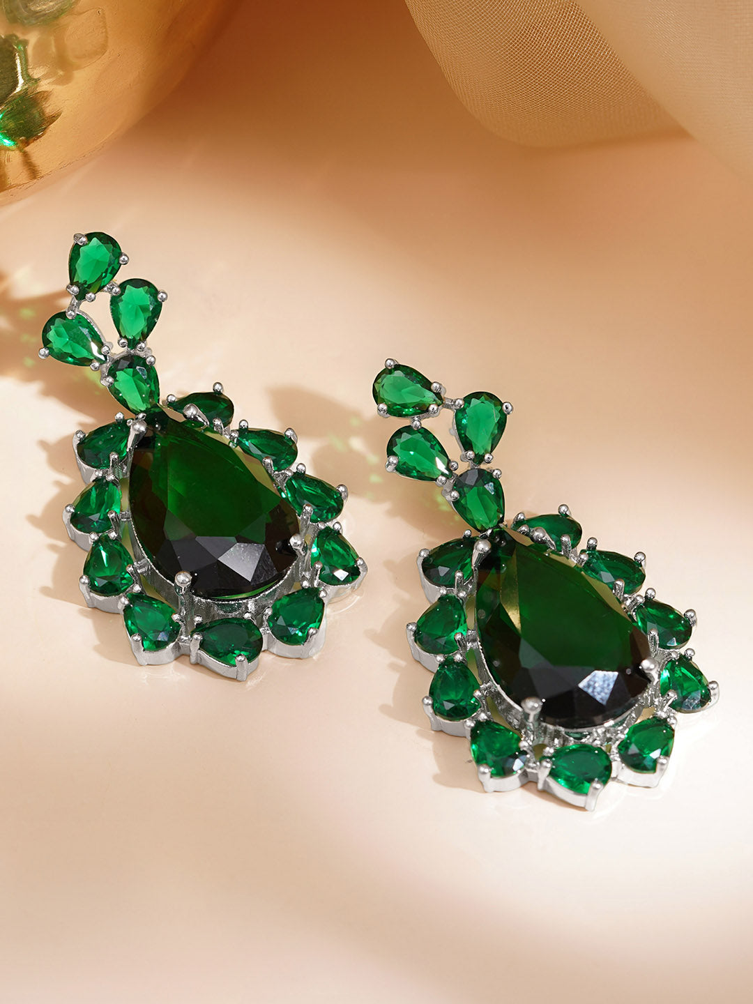 Emerald Glow Drama Statement Earrings フリーサイズ