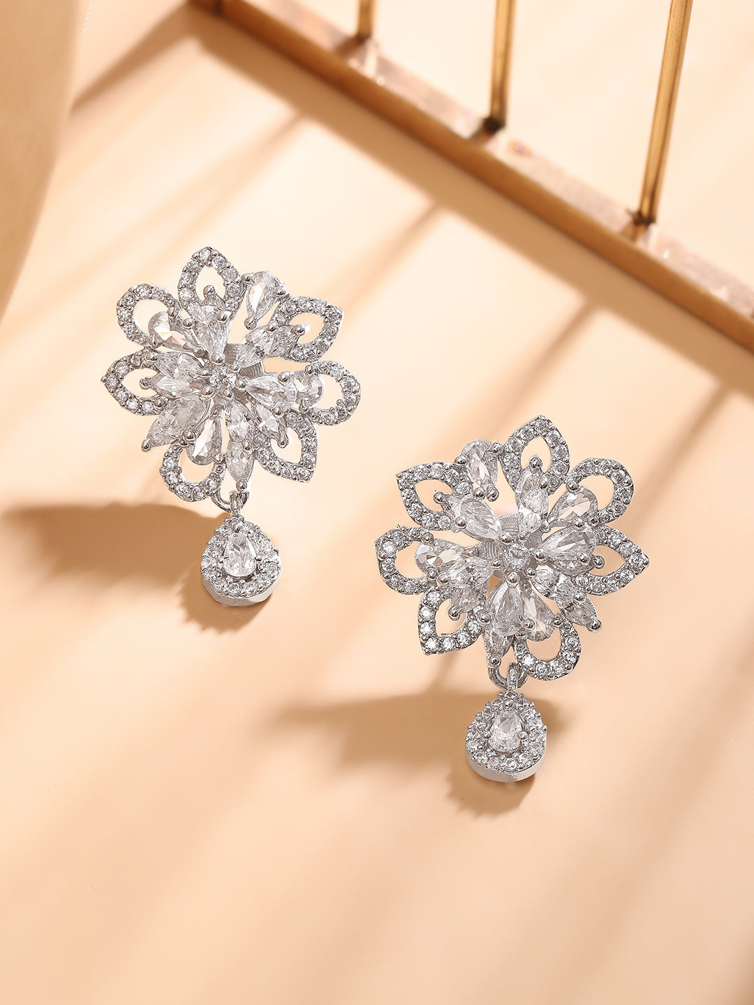 Lustrous Floral American Diamond Zirconia Earrings フリーサイズ