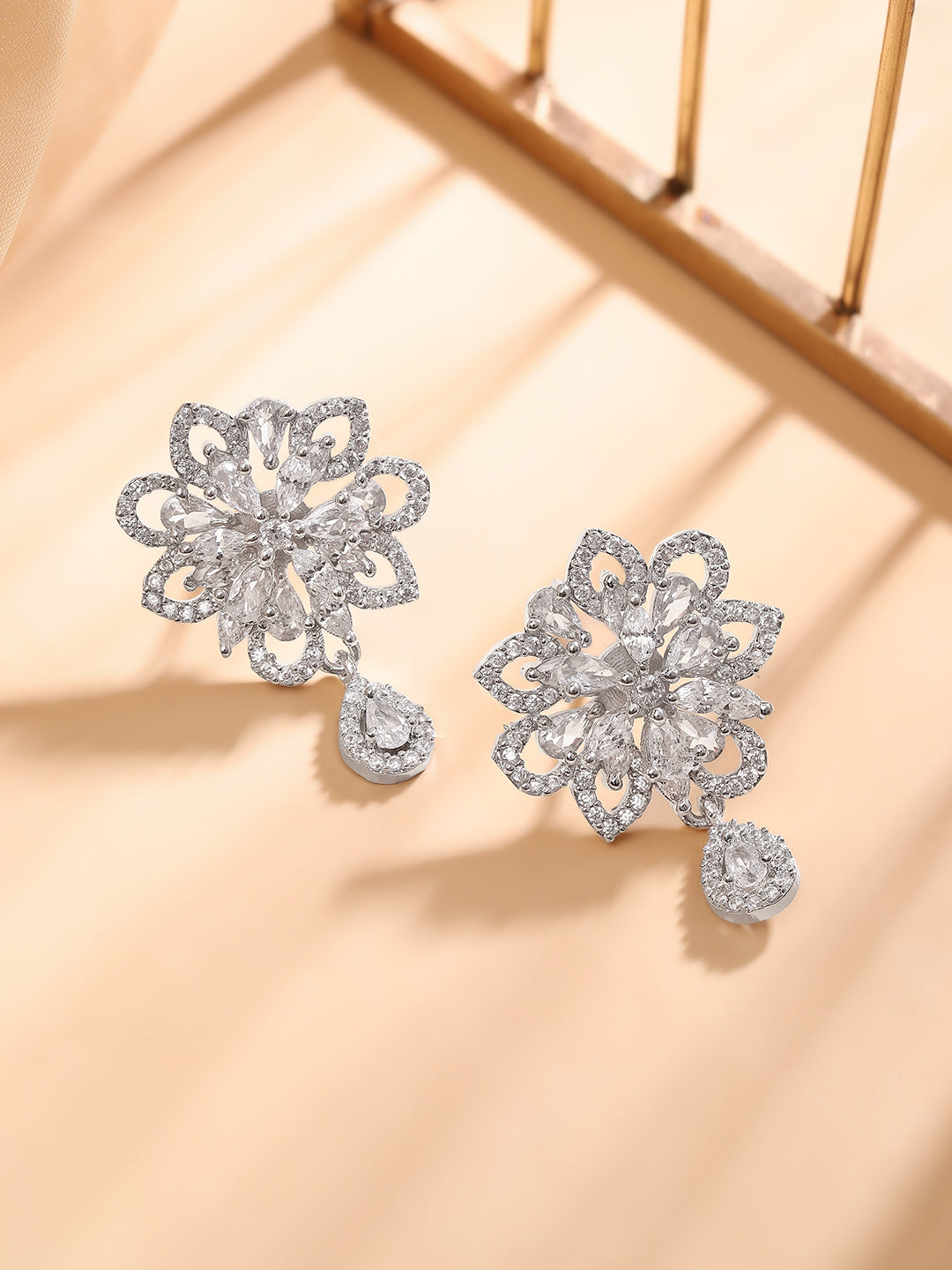 Lustrous Floral American Diamond Zirconia Earrings フリーサイズ