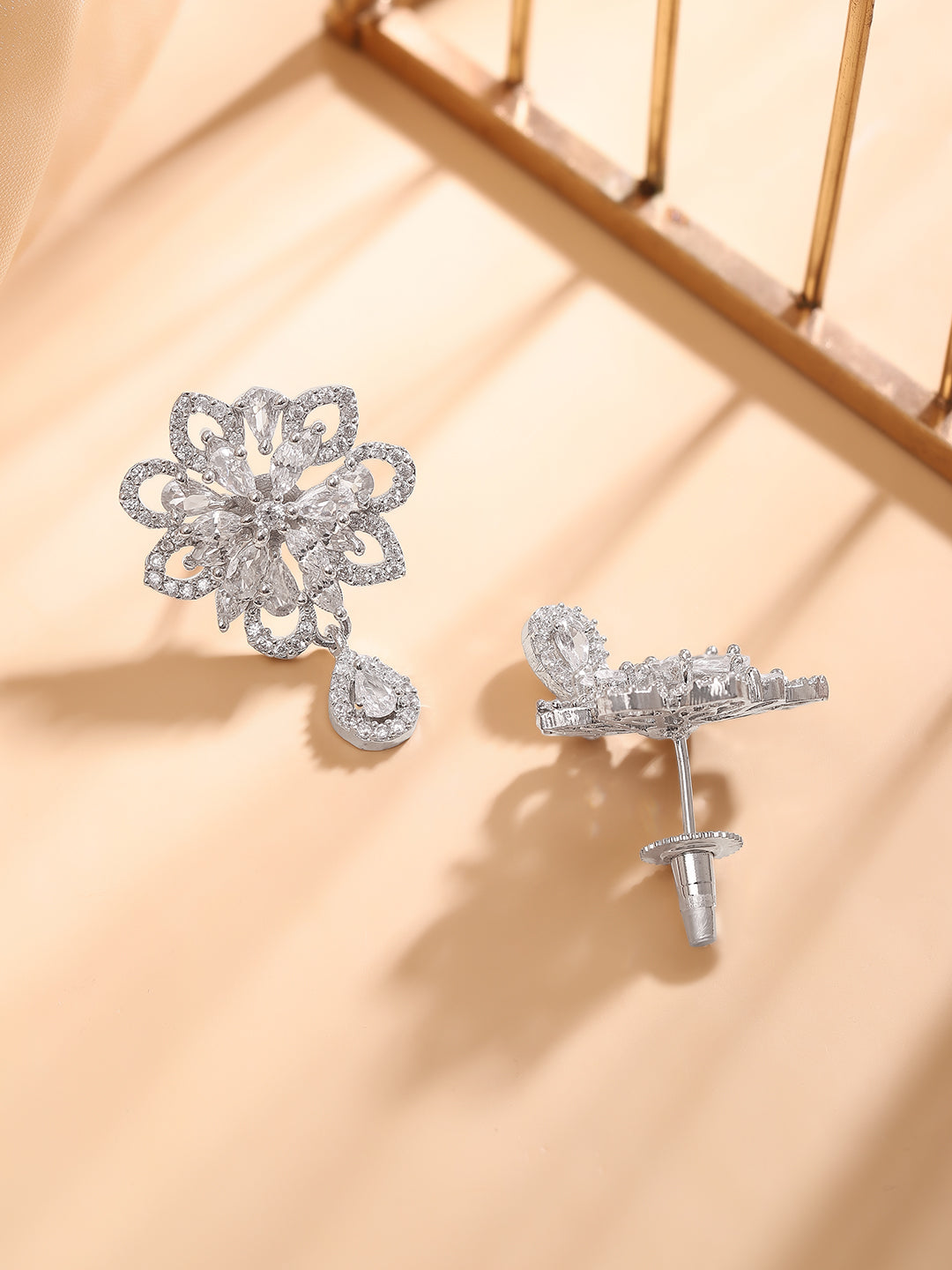 Lustrous Floral American Diamond Zirconia Earrings フリーサイズ