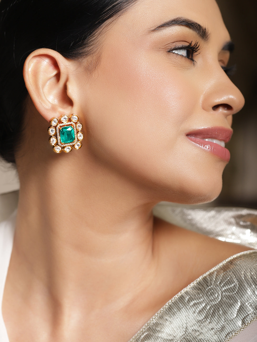 Luxe Shine Emerald Kundan Studs フリーサイズ