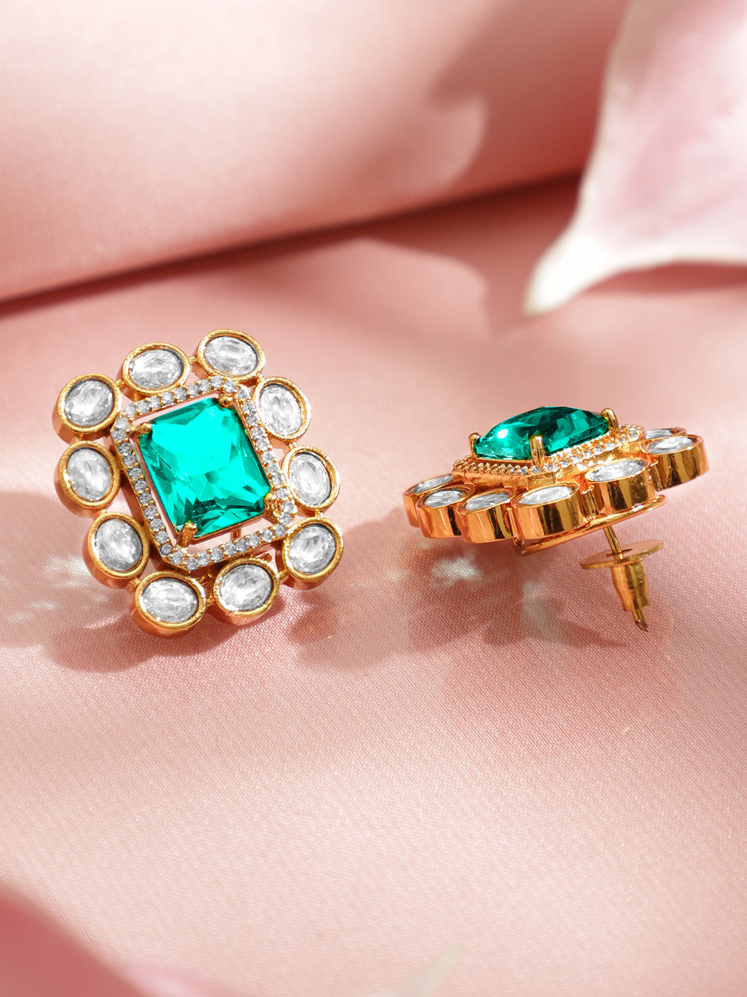 Luxe Shine Emerald Kundan Studs フリーサイズ