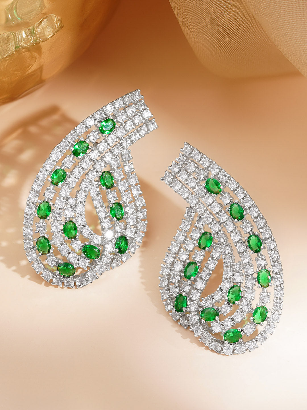 Emerald Spark Oversized Glam Stud Earrings フリーサイズ
