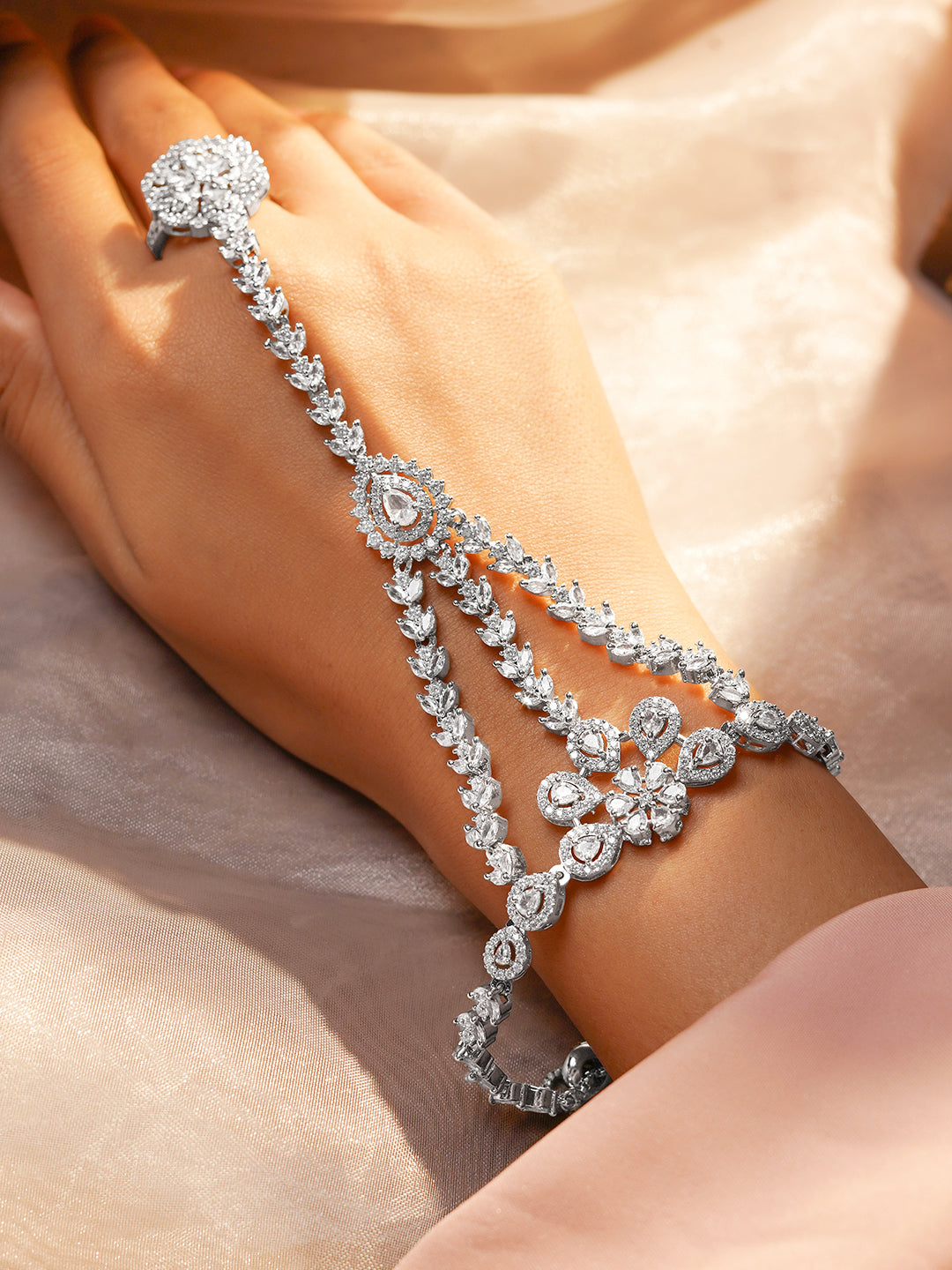 Crystal Bloom Hand Harness Bracelet フリーサイズ