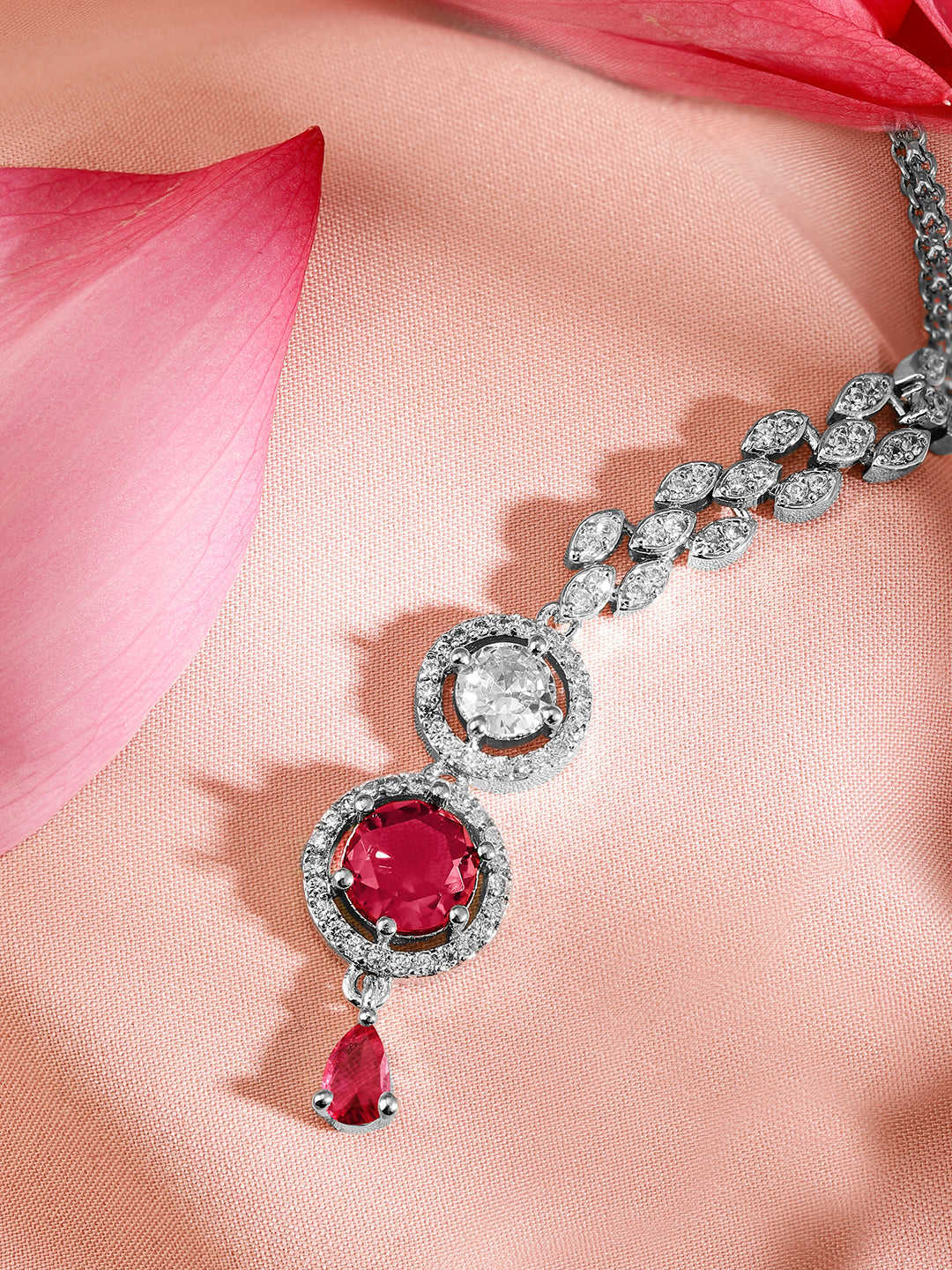 【Rubans】 Rhodium Plated Red & White Cubic Zirconia Maang Tikka｜ロジウムメッキ レッド＆ホワイト キュービックジルコニア マーンティッカ（額飾り）