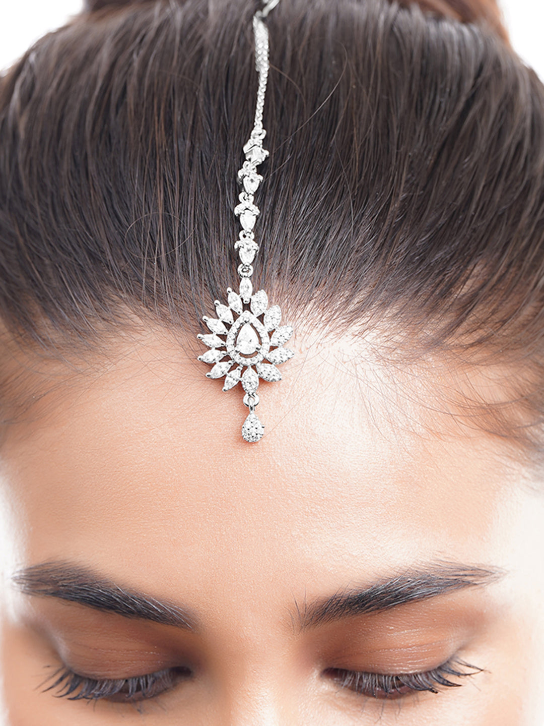 【Rubans】 Rhodium Plated Floral Design American Diamond Zirconia Maang Tikka｜ロジウムメッキ フローラル アメリカンダイヤモンド ジルコニア マーンティッカ