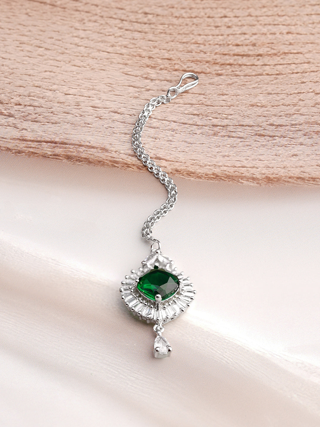 【Rubans】 Rhodium Plated American Diamond Zirconia Emerald Maang Tikka｜ロジウムメッキ アメリカンダイヤモンド ジルコニア エメラルド マーンティッカ