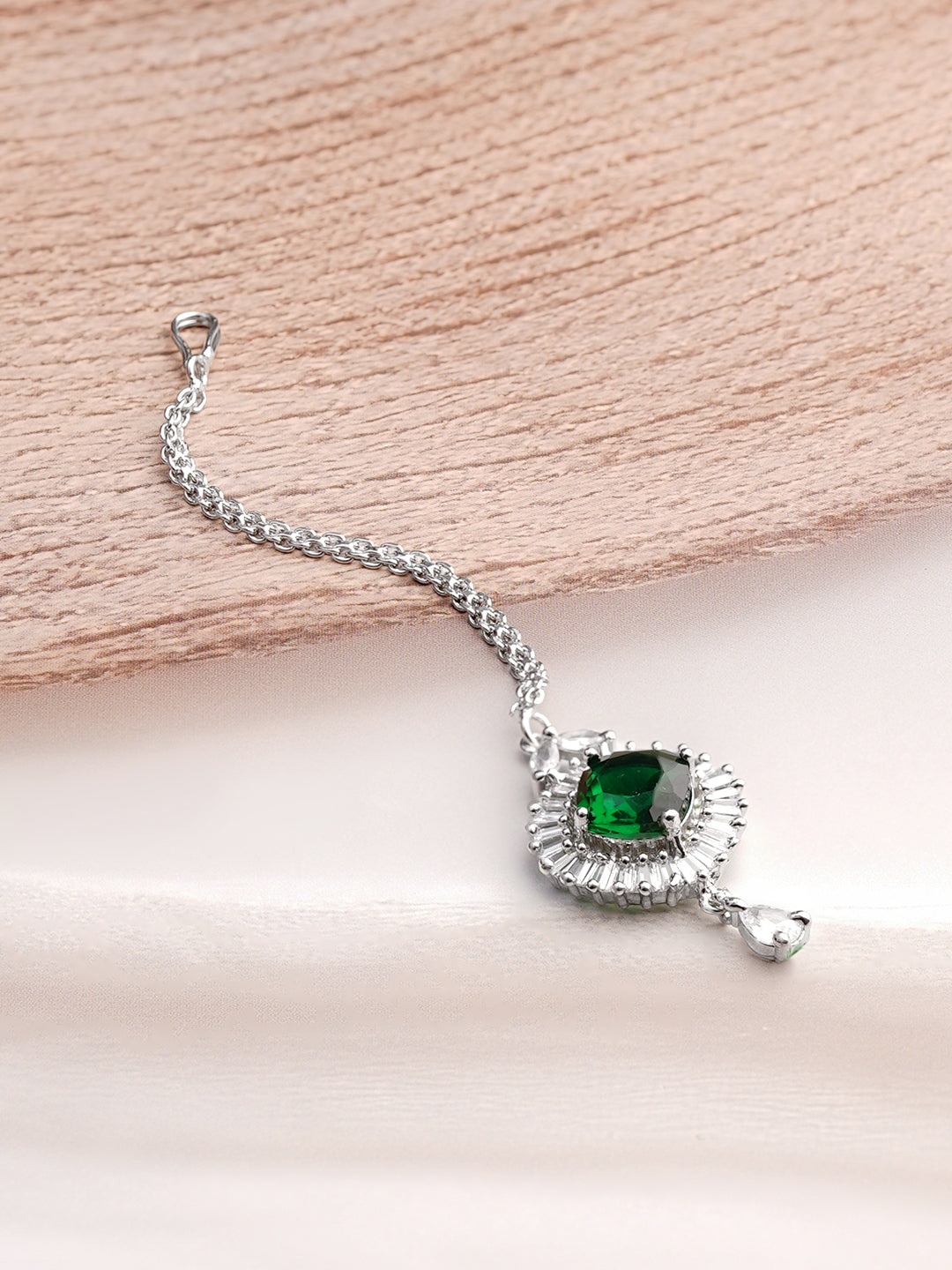 【Rubans】 Rhodium Plated American Diamond Zirconia Emerald Maang Tikka｜ロジウムメッキ アメリカンダイヤモンド ジルコニア エメラルド マーンティッカ