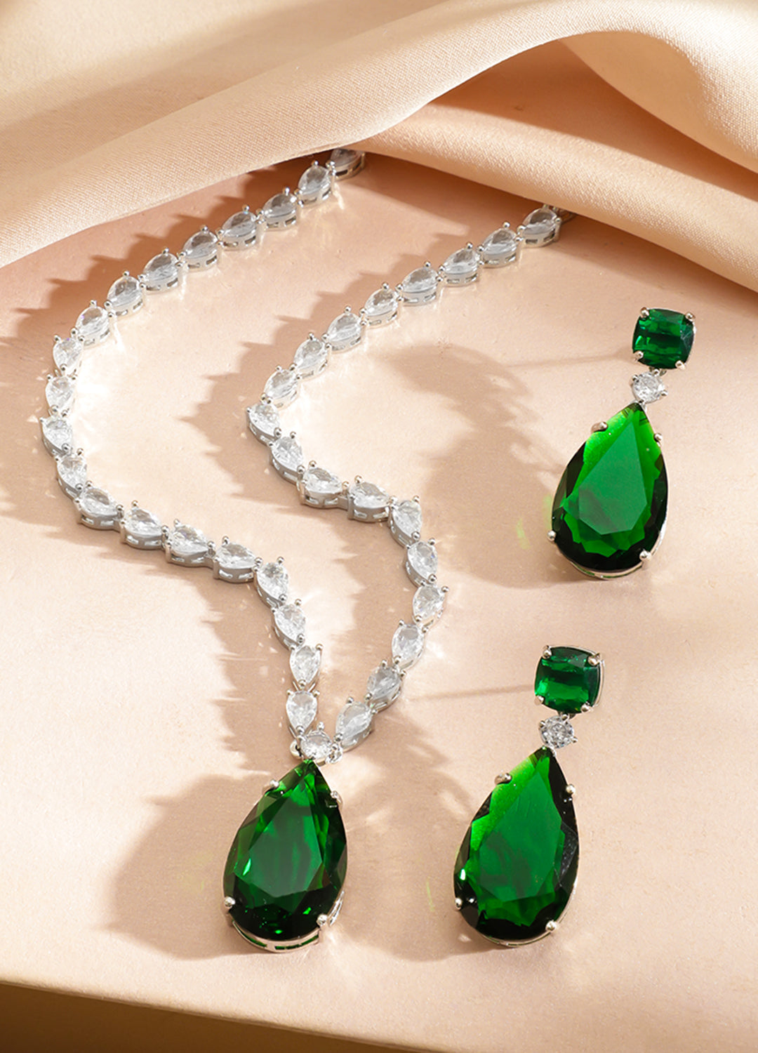 American Diamond Zirconia Emerald Drop Necklace Set フリーサイズ
