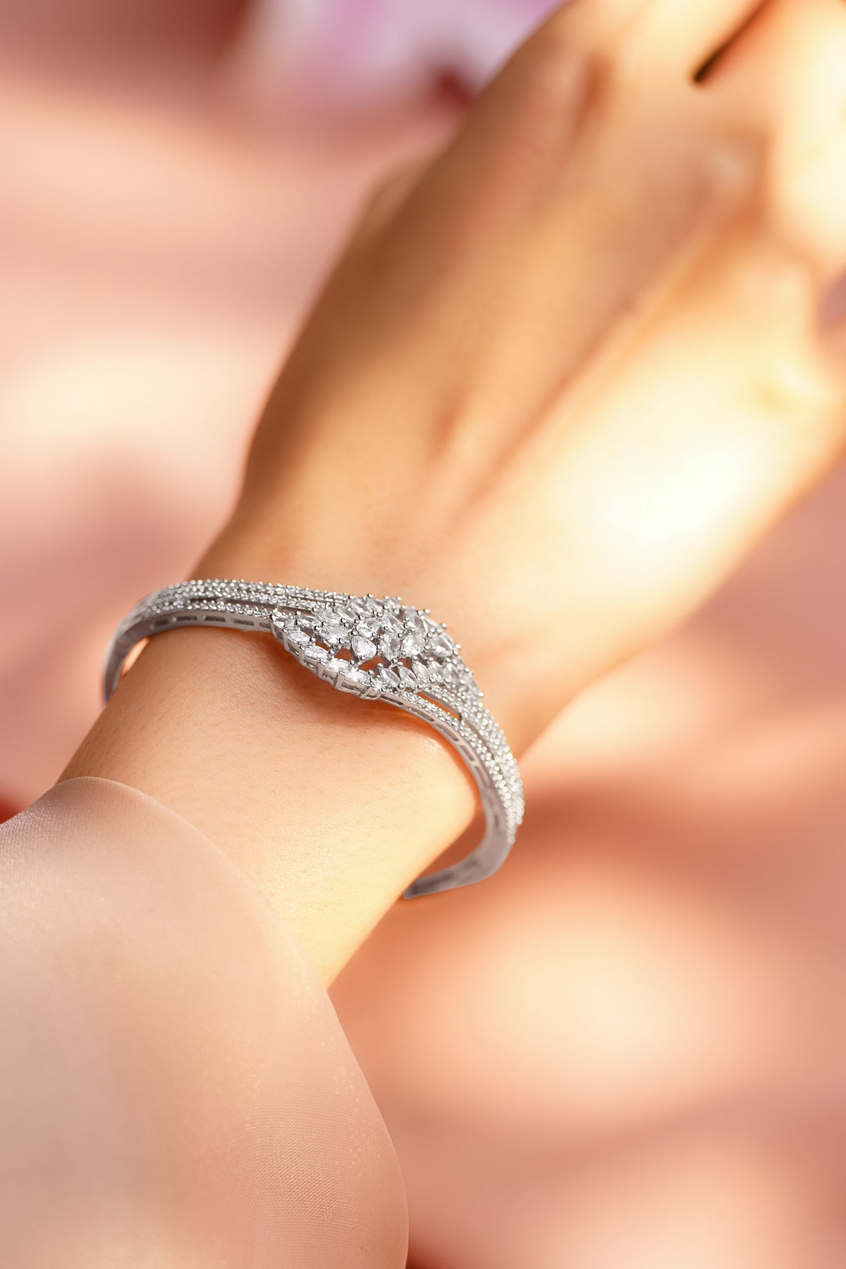 【Rubans】 Rhodium Plated American Diamond Zirconia Leaf Motif Bracelet｜ロジウムメッキ アメリカンダイヤモンド ジルコニア リーフモチーフ ブレスレット