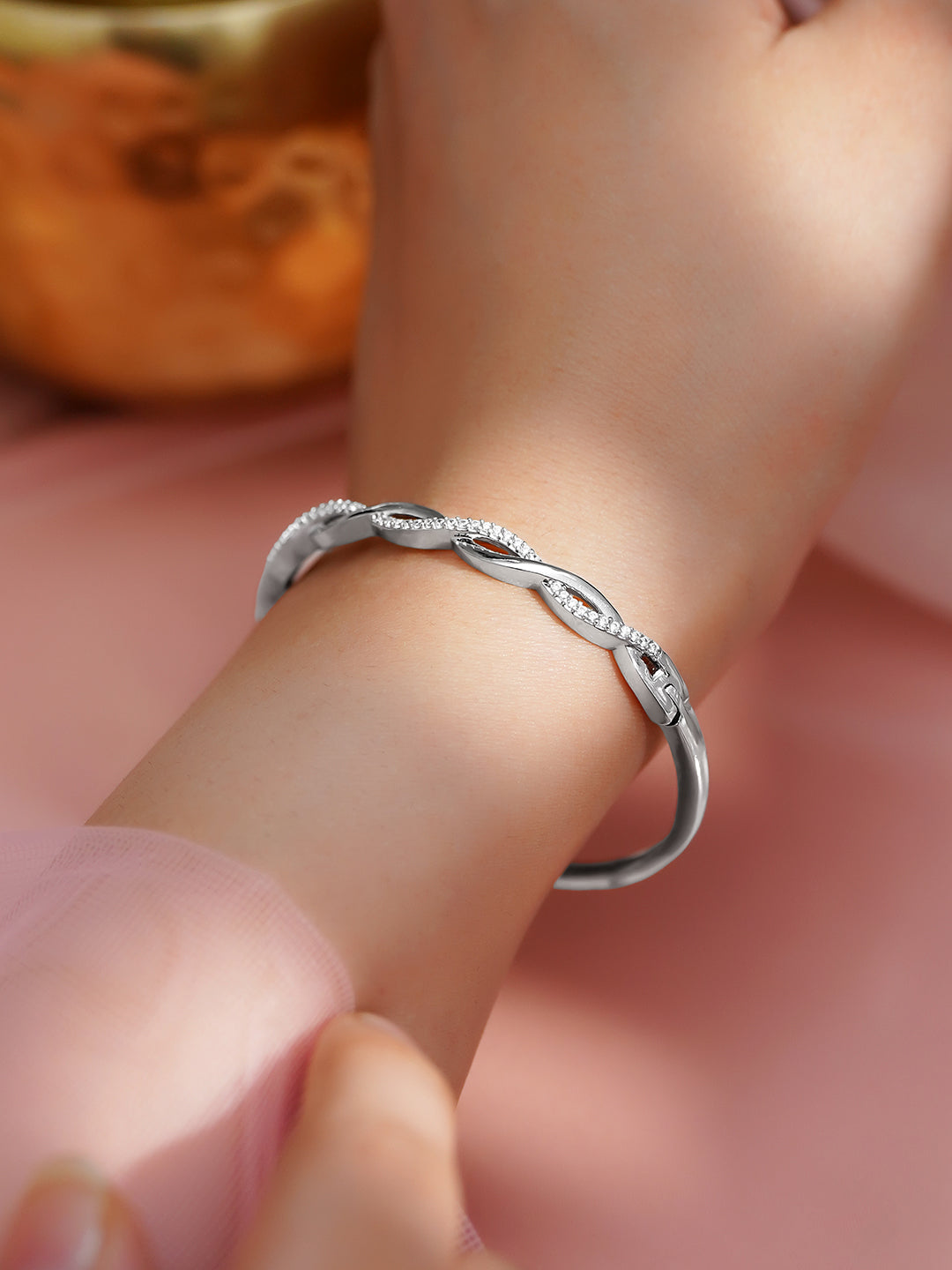 Infinity Twisted Sparkle Bracelet Length - 2.6 cm
