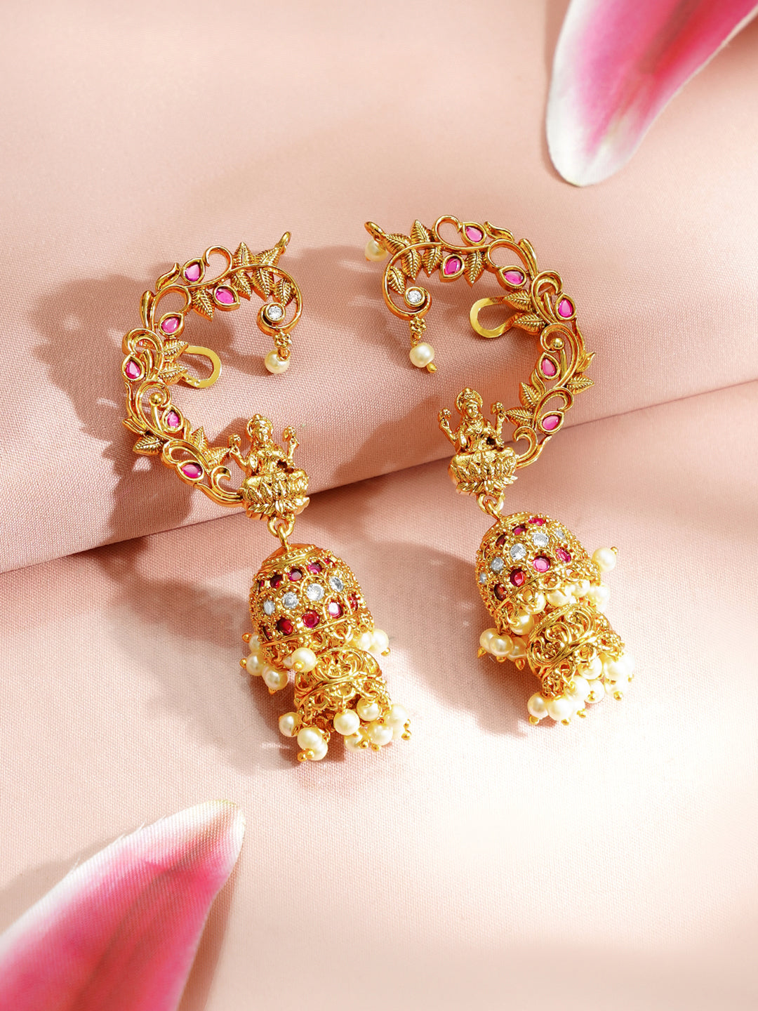 【Rubans】 Gold Plated Lakshmi Motif Pearl Drop American Diamond Zirconia Cuff Jhumkas｜ゴールドメッキ ラクシュミーモチーフ パールドロップ アメリカンダイヤモンド イヤカフ ジュムカ