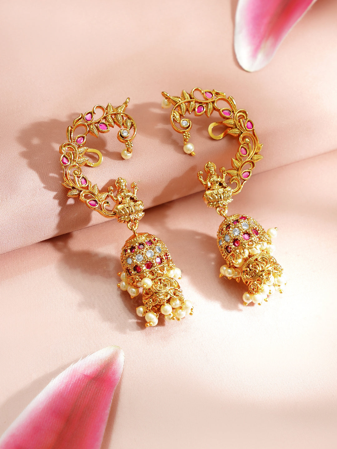 【Rubans】 Gold Plated Lakshmi Motif Pearl Drop American Diamond Zirconia Cuff Jhumkas｜ゴールドメッキ ラクシュミーモチーフ パールドロップ アメリカンダイヤモンド イヤカフ ジュムカ