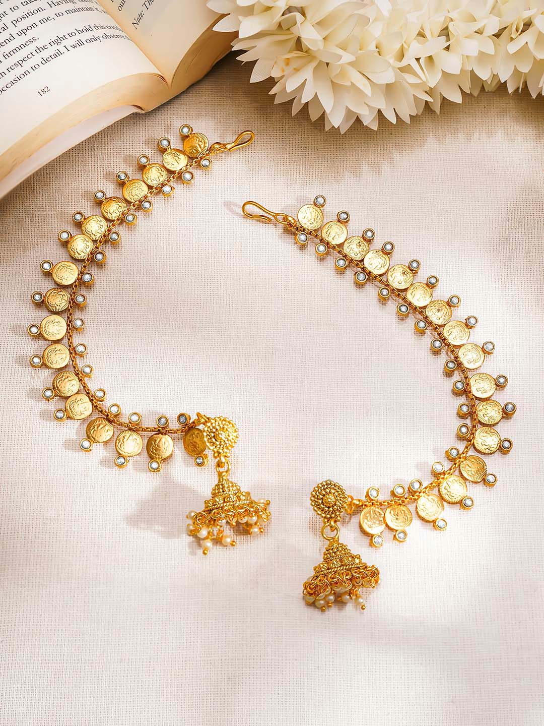 【Rubans】 Gold Plated Laxmi Motif Pearl Beaded Kaan Chain Jhumkas｜ゴールドメッキ ラクシュミーモチーフ パールビーズ カーンチェーン ジュムカ