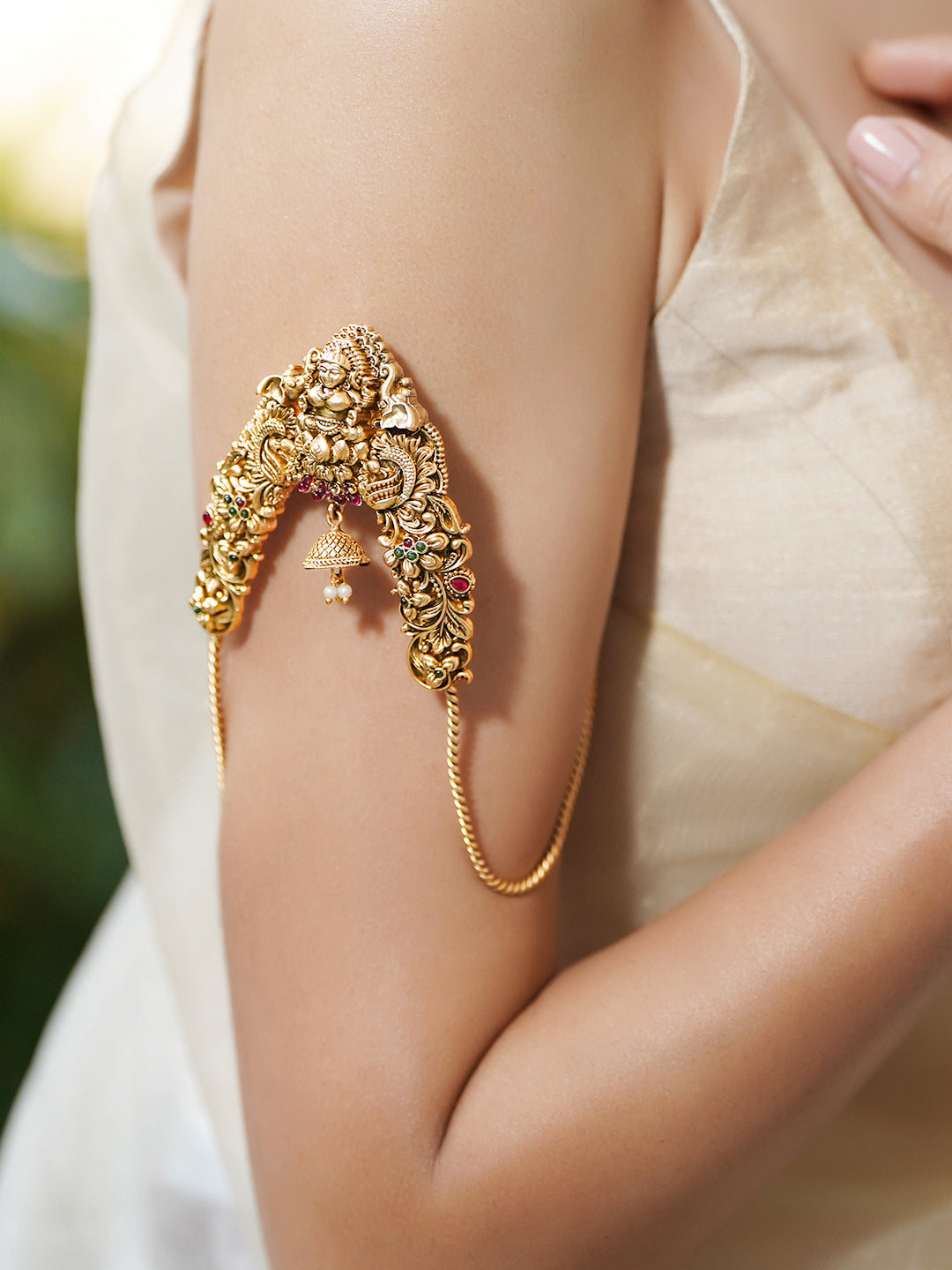 Rubans Women Brass Temple Gold-Plated Armlet Bracelet フリーサイズ
