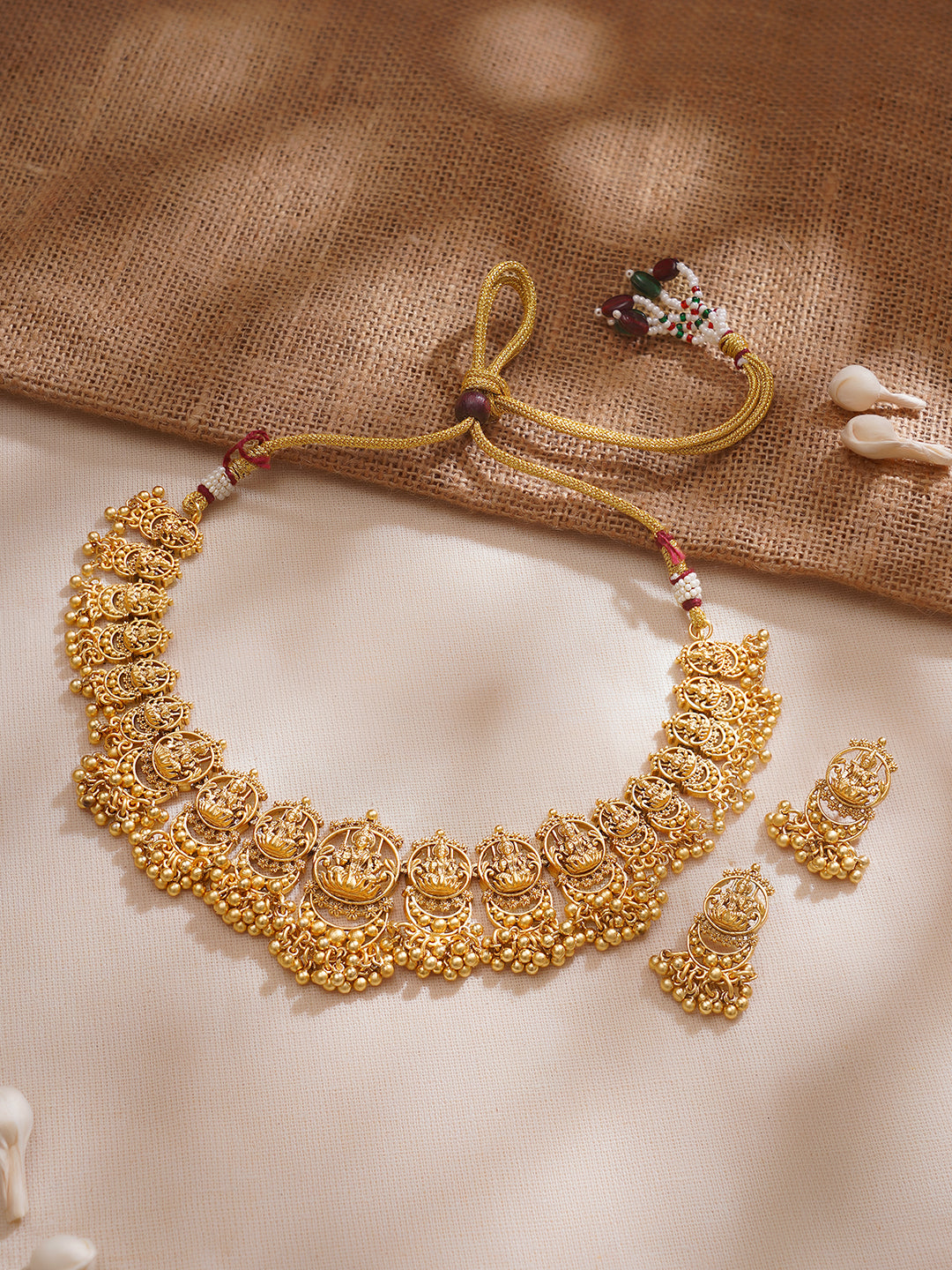 【Rubans】 24K Gold Plated Goddess Lakshmi Motif Handcrafted Traditional Temple Jewellery Set｜24Kゴールドプレーテッド ラクシュミー女神モチーフ ハンドクラフト トラディショナル テンプル ジュエリーセット｜Gold