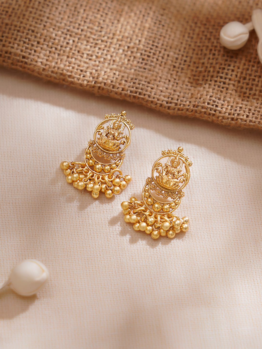 【Rubans】 24K Gold Plated Goddess Lakshmi Motif Handcrafted Traditional Temple Jewellery Set｜24Kゴールドプレーテッド ラクシュミー女神モチーフ ハンドクラフト トラディショナル テンプル ジュエリーセット｜Gold