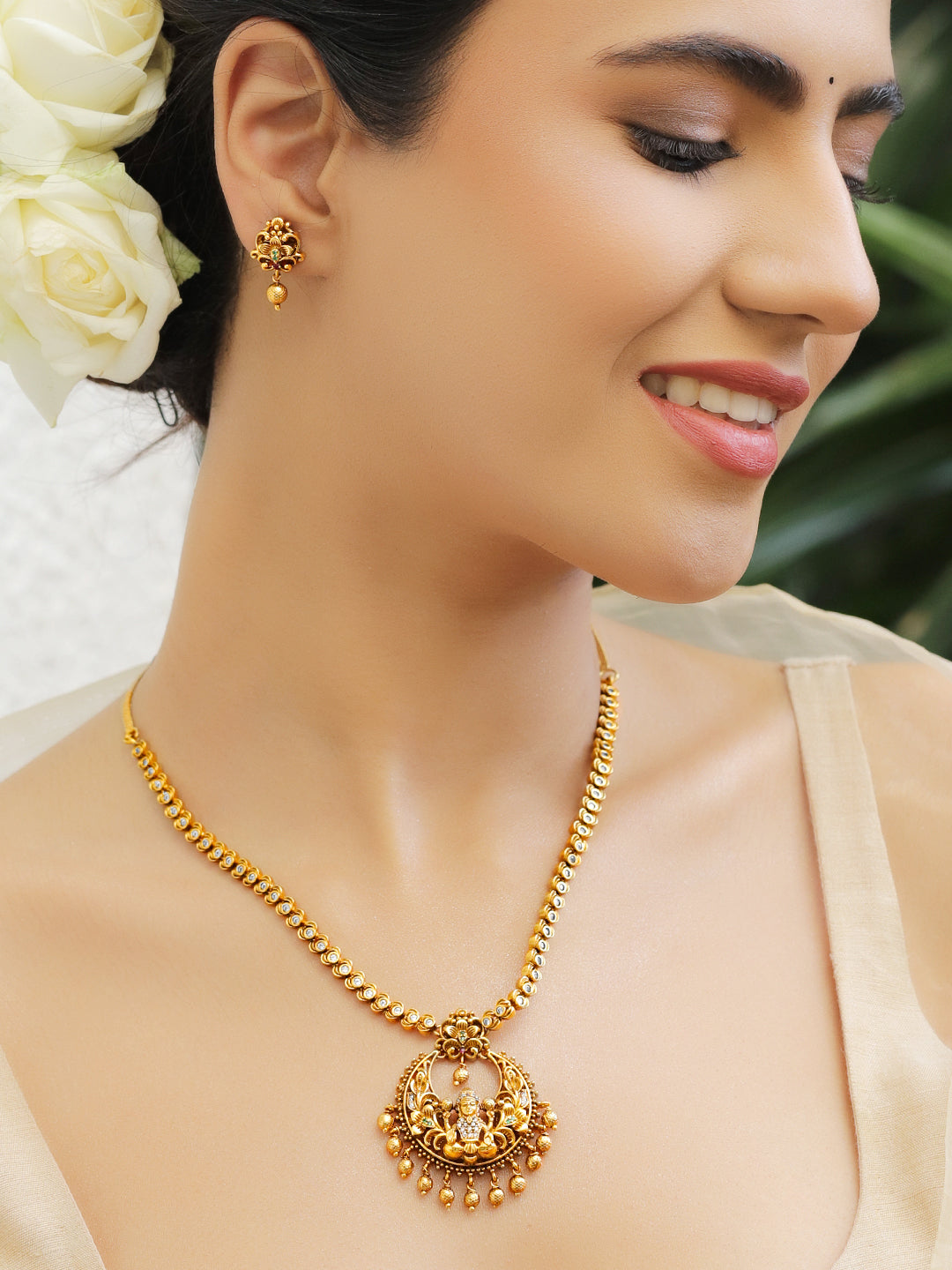 White Studded Temple Necklace Set フリーサイズ