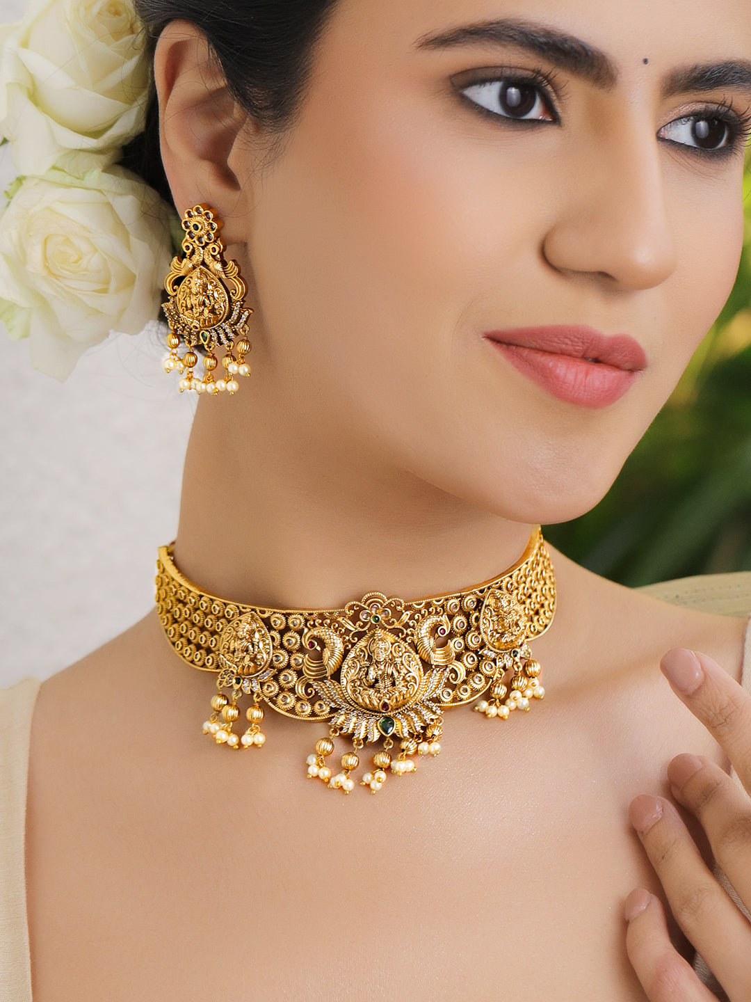 Laxmi Motif Gold Toned Pearl Drop Choker Set フリーサイズ