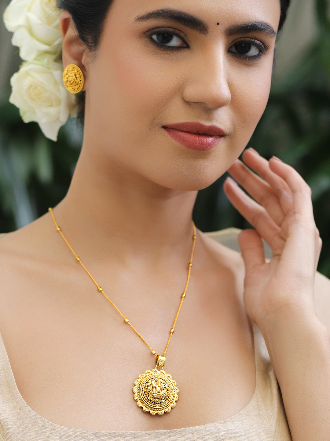 Ganesh Motif Gold Pendant Necklace Set フリーサイズ