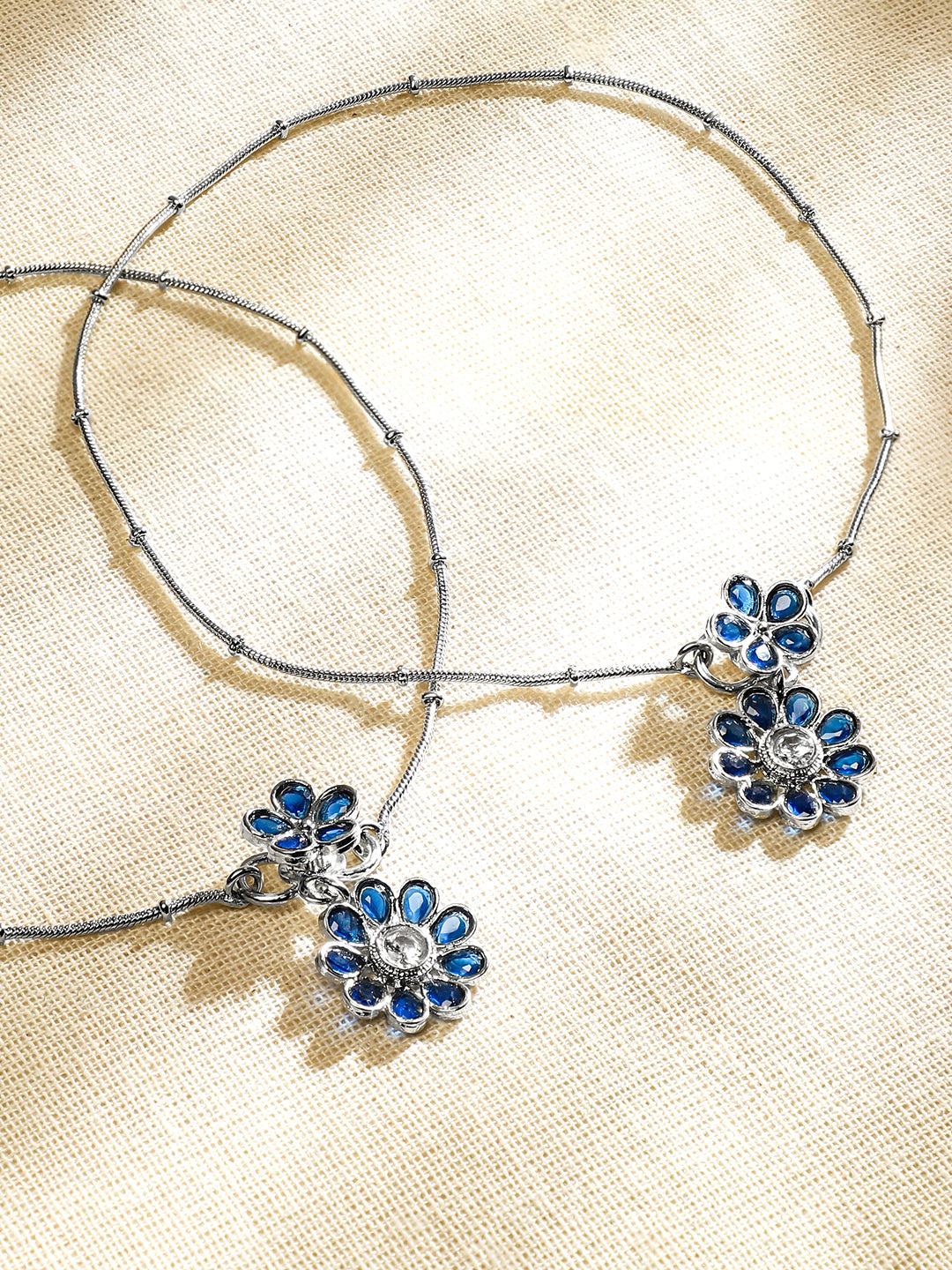 Rubans Set of 2 Oxidised Silver-Plated Blue Kundan Floral Charm Anklets フリーサイズ