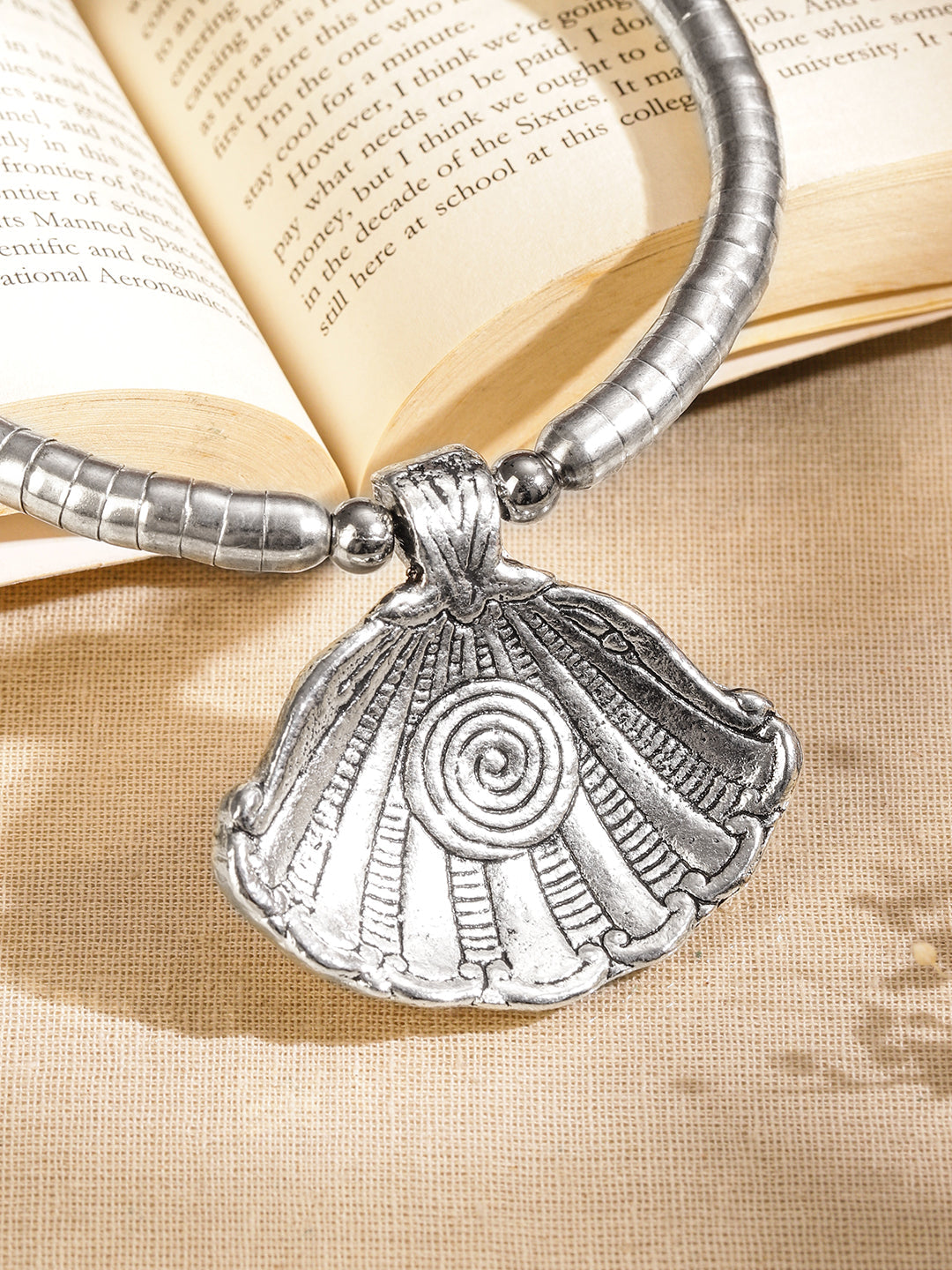 Ocean s Shell Flaunting Statement Necklace フリーサイズ