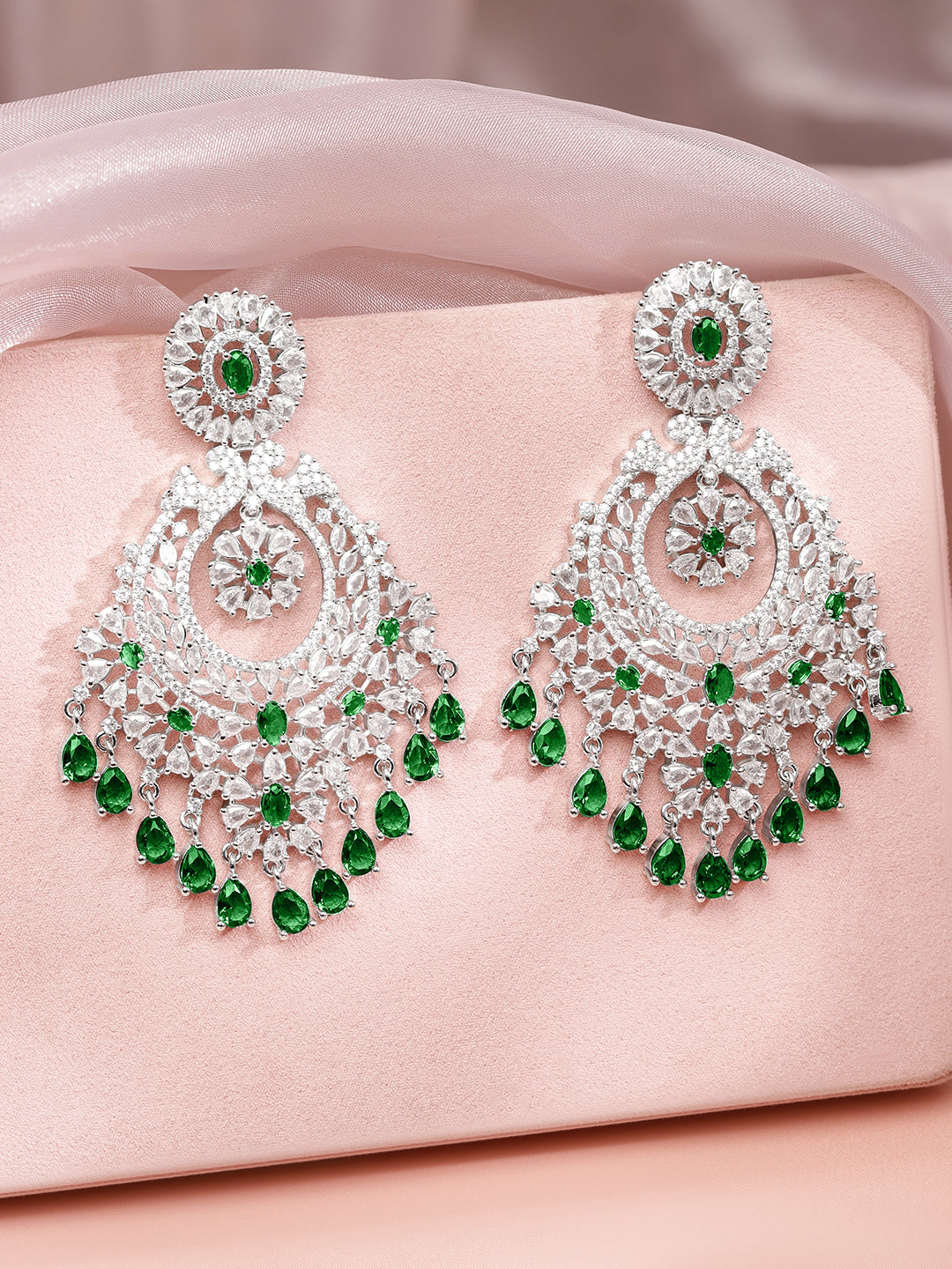 Emerald Blooms in Motion Danglers フリーサイズ
