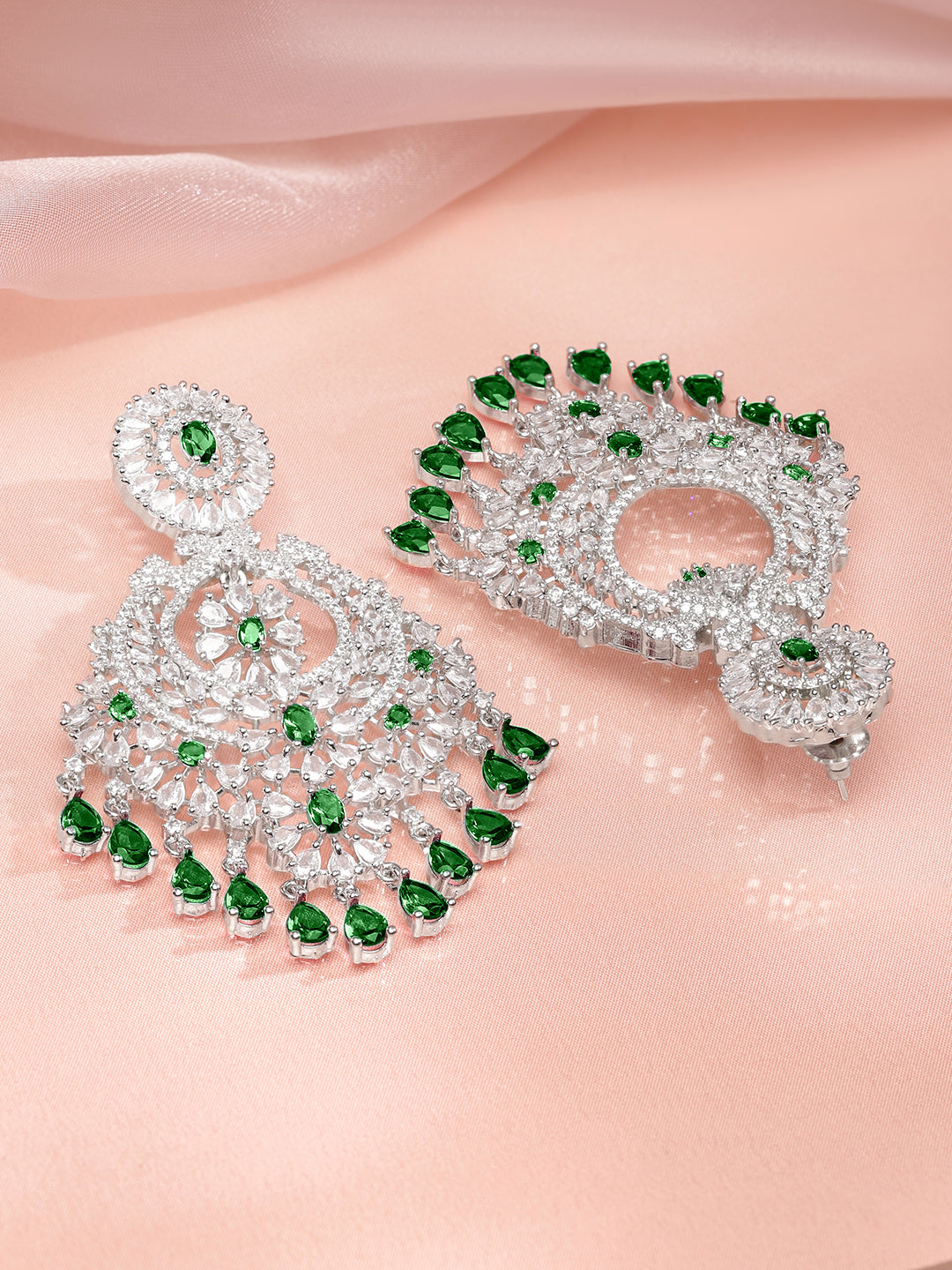 Emerald Blooms in Motion Danglers フリーサイズ