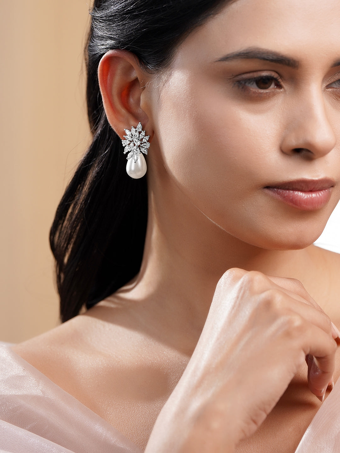 Frosted Floral Cluster Pearl Drop Earrings フリーサイズ