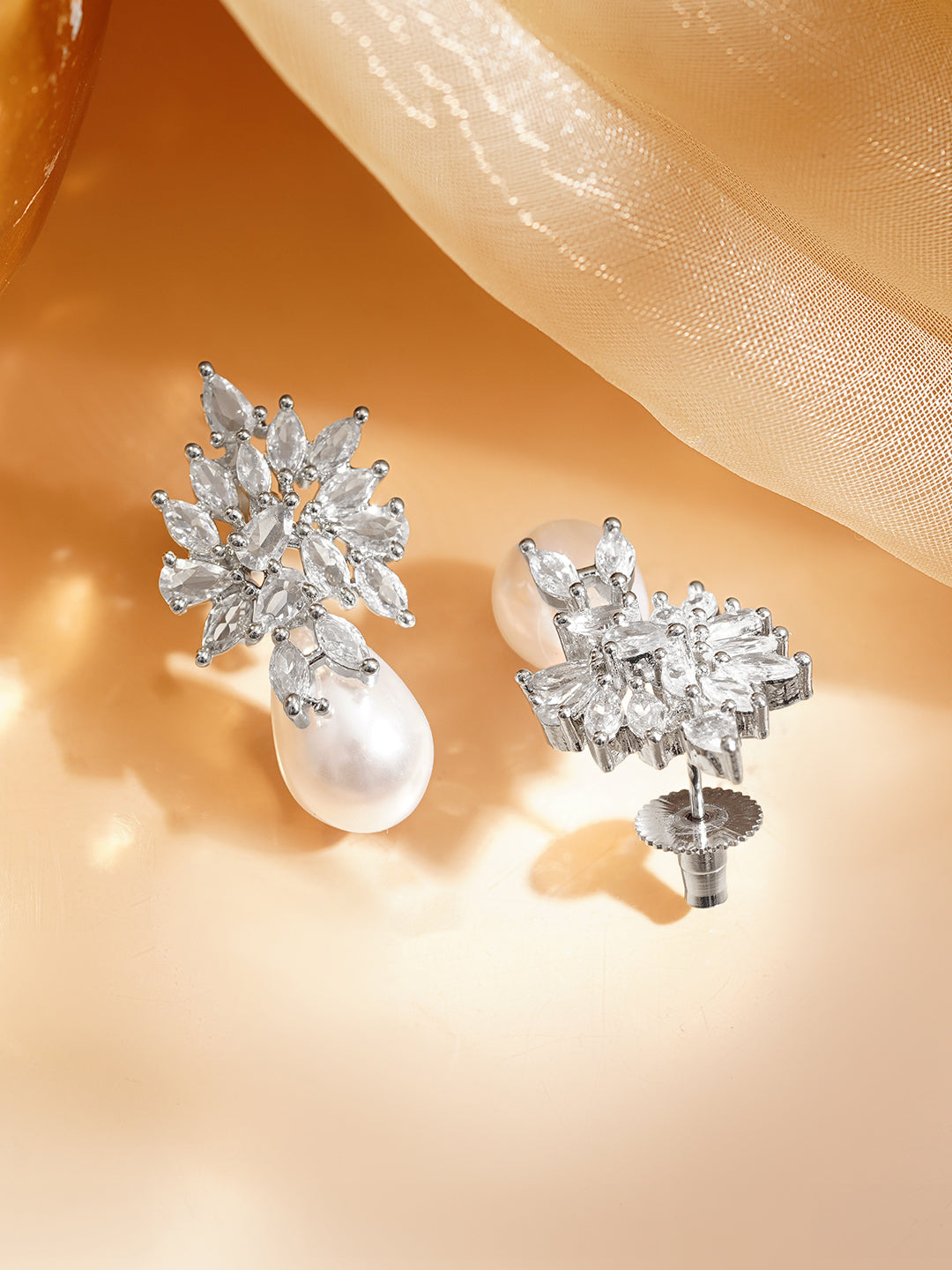 Frosted Floral Cluster Pearl Drop Earrings フリーサイズ