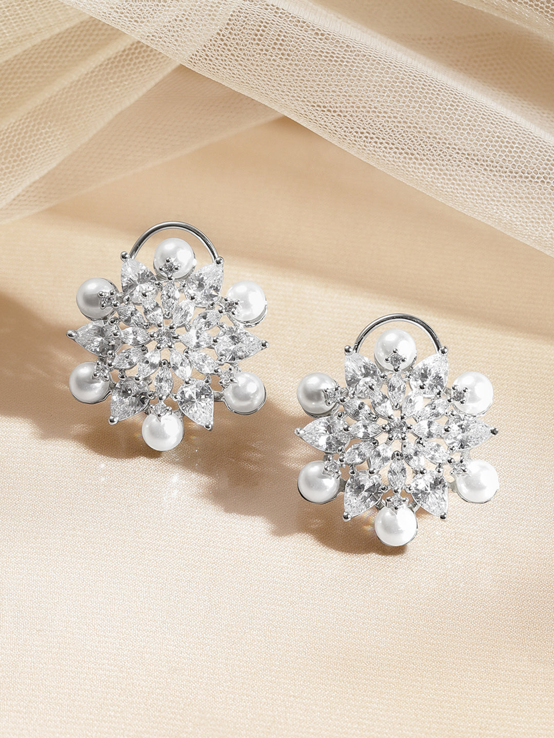 Radiant Pearl Crystal Floral Studs フリーサイズ