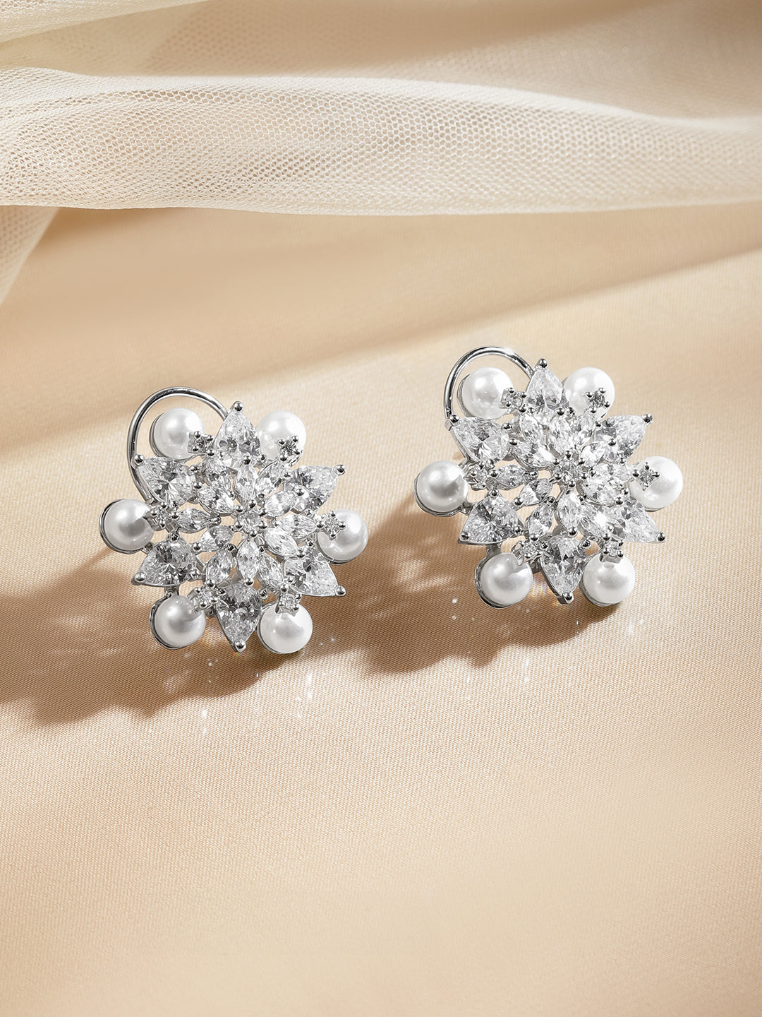 Radiant Pearl Crystal Floral Studs フリーサイズ