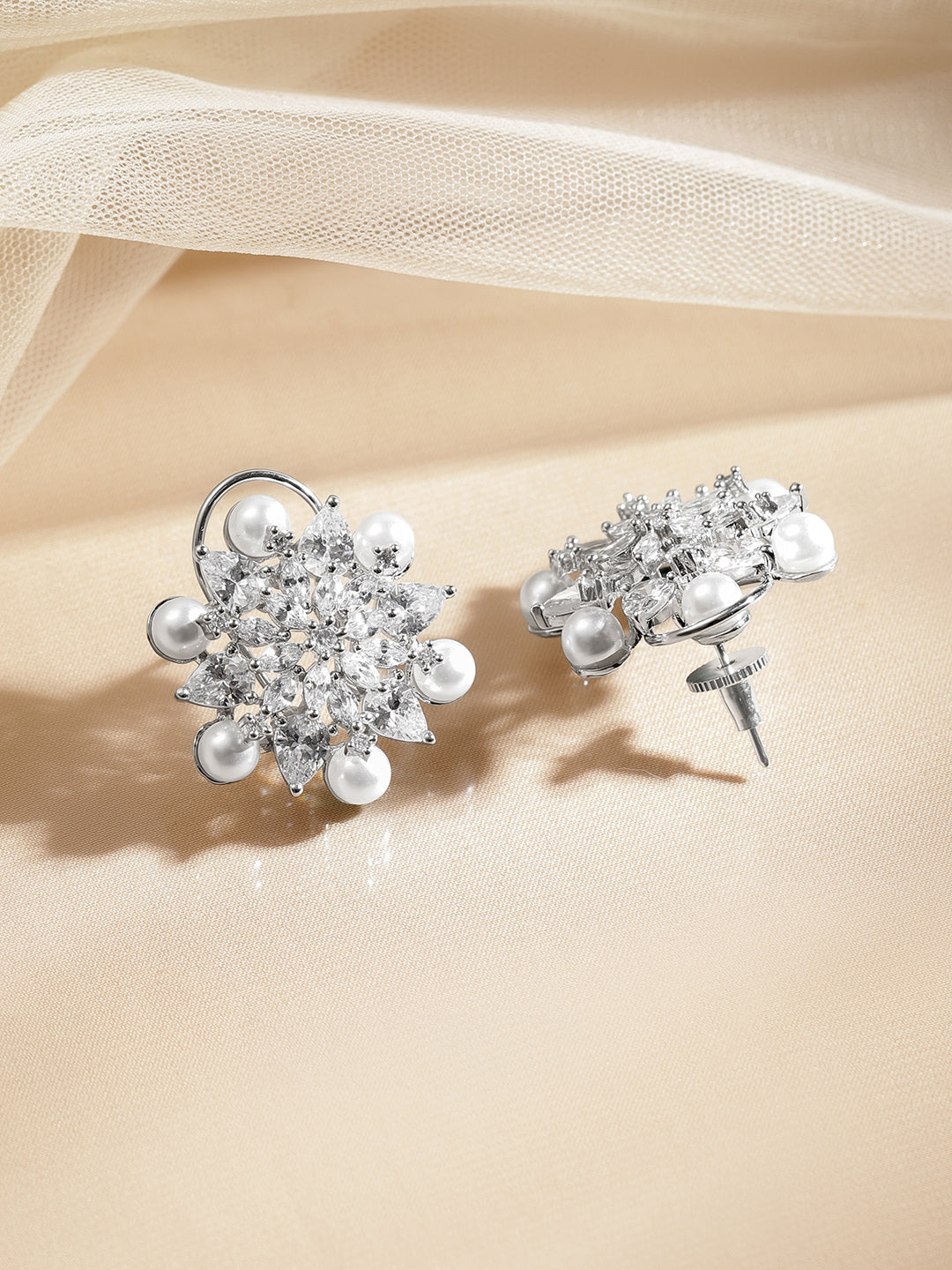 Radiant Pearl Crystal Floral Studs フリーサイズ
