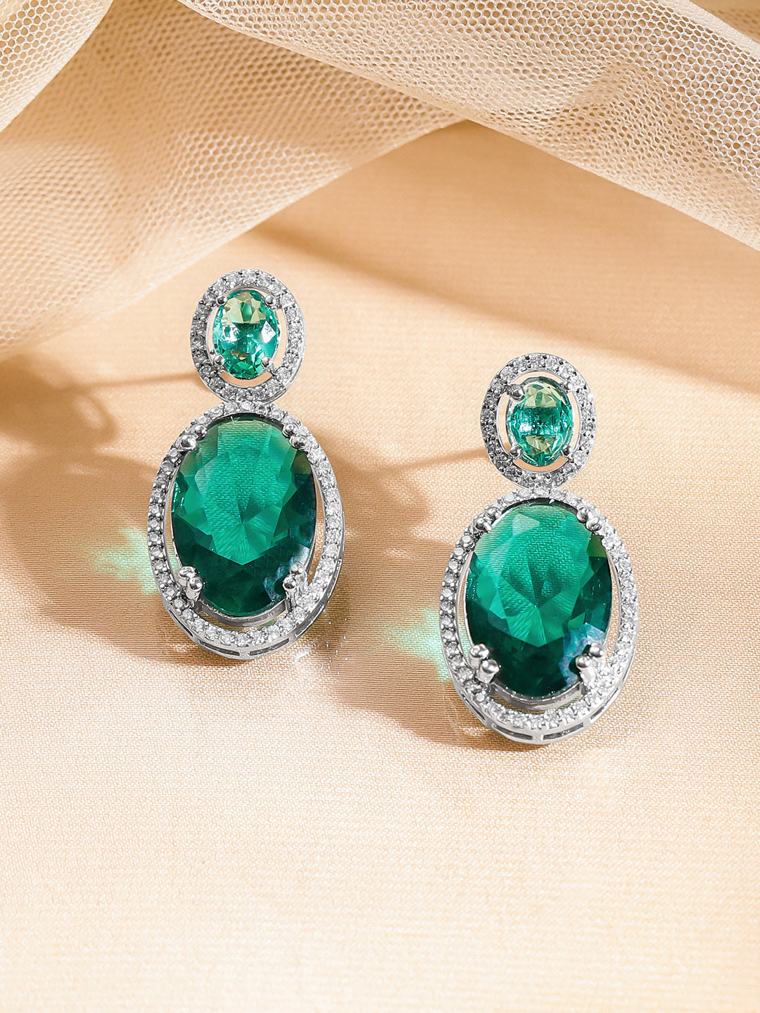 Emerald Glow Silver Drop Earrings フリーサイズ