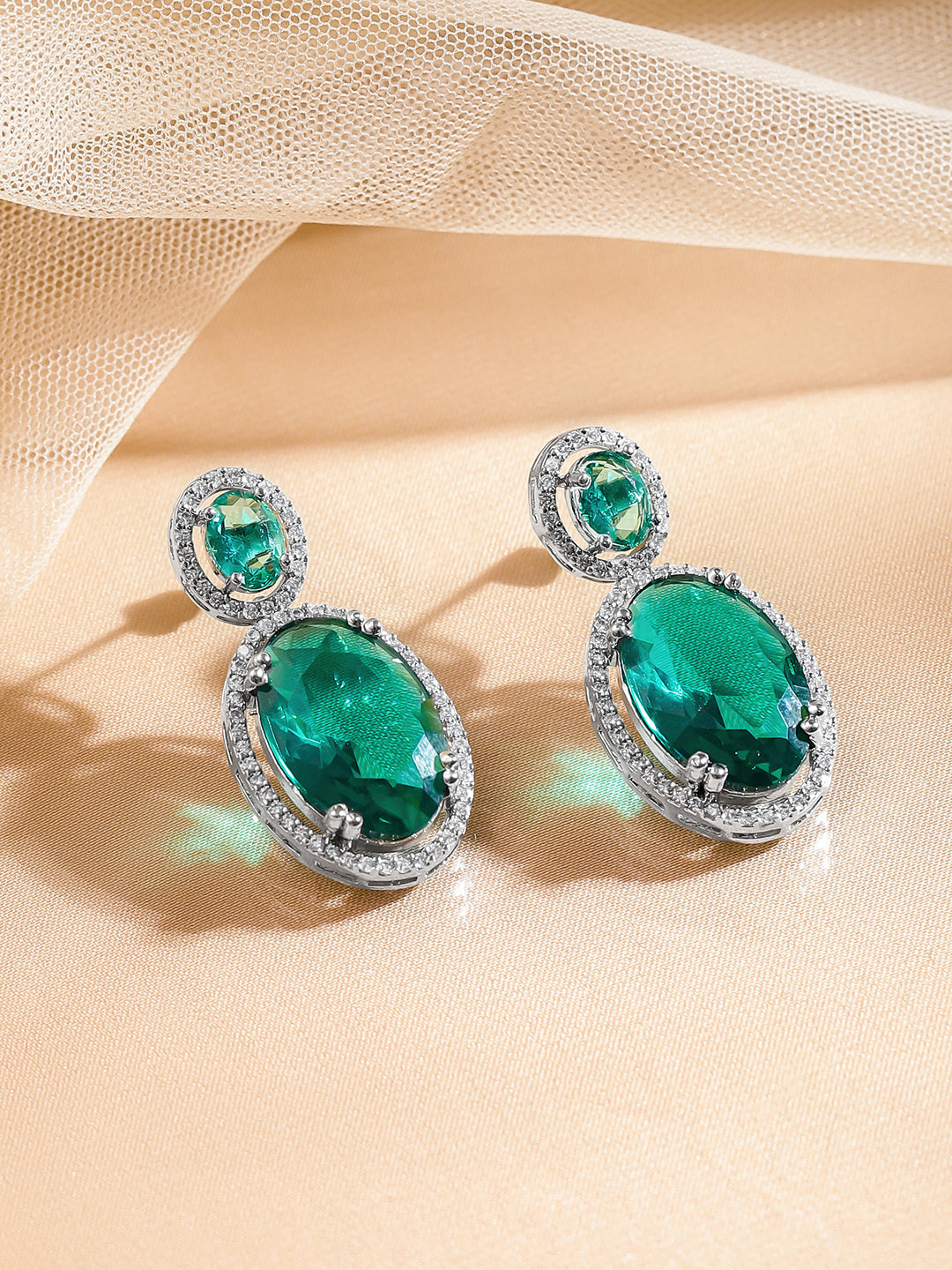 Emerald Glow Silver Drop Earrings フリーサイズ