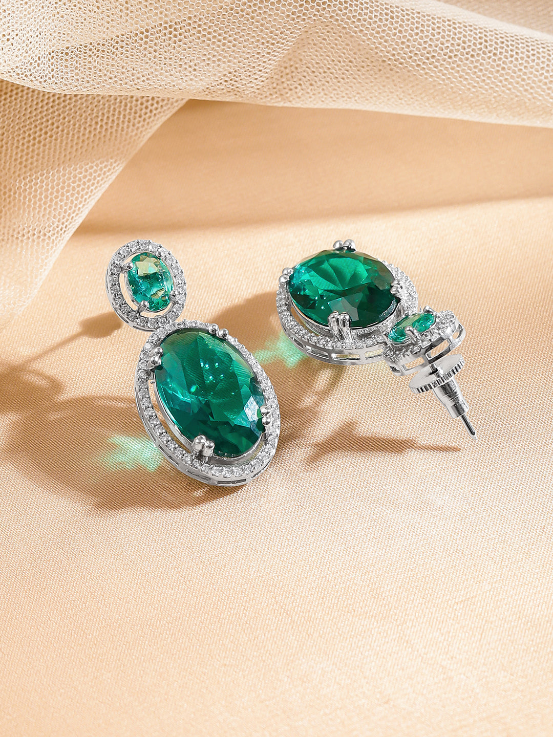Emerald Glow Silver Drop Earrings フリーサイズ