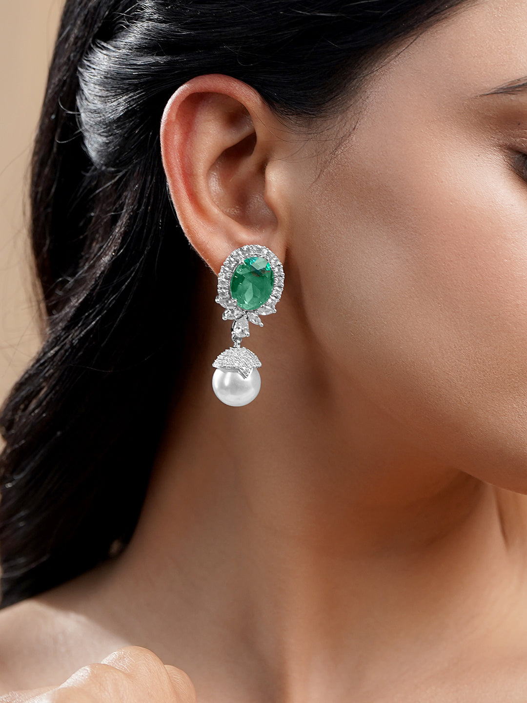 Emerald Glow Pearl Drop Earrings フリーサイズ