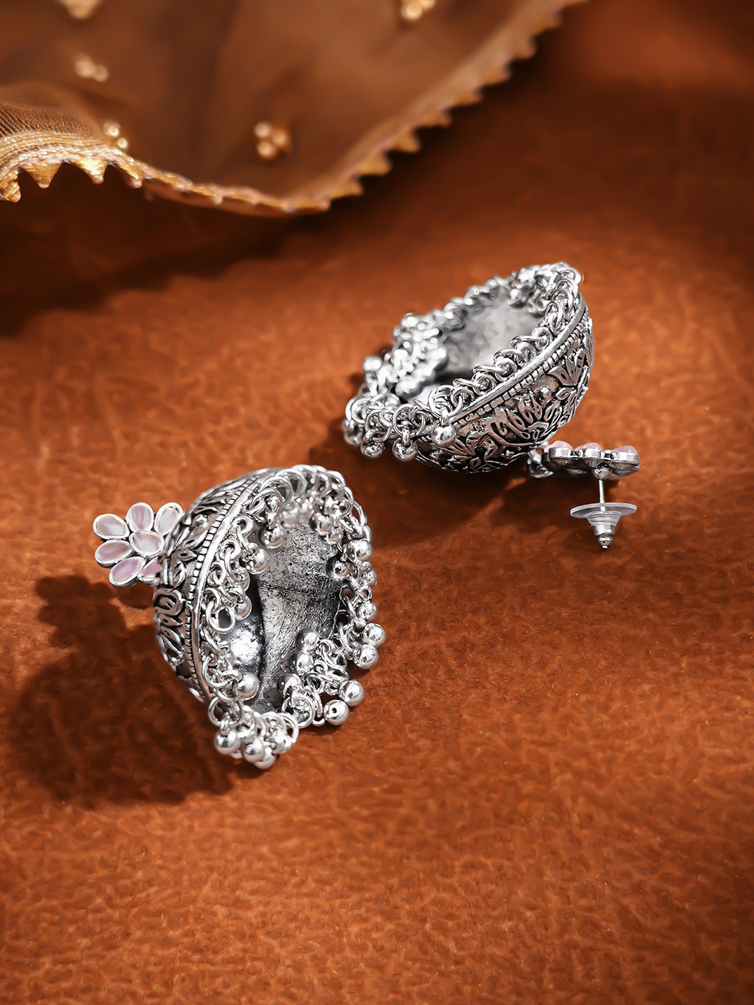 【Rubans】 Oxidised Silver-Toned Pink Enamel Floral Jhumka Earrings｜オキシダイズド シルバートーン ピンクエナメル フローラル ジュムカイヤリング