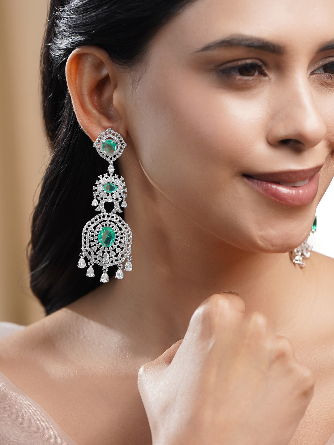 Enerald Diva Dangler Earrings フリーサイズ