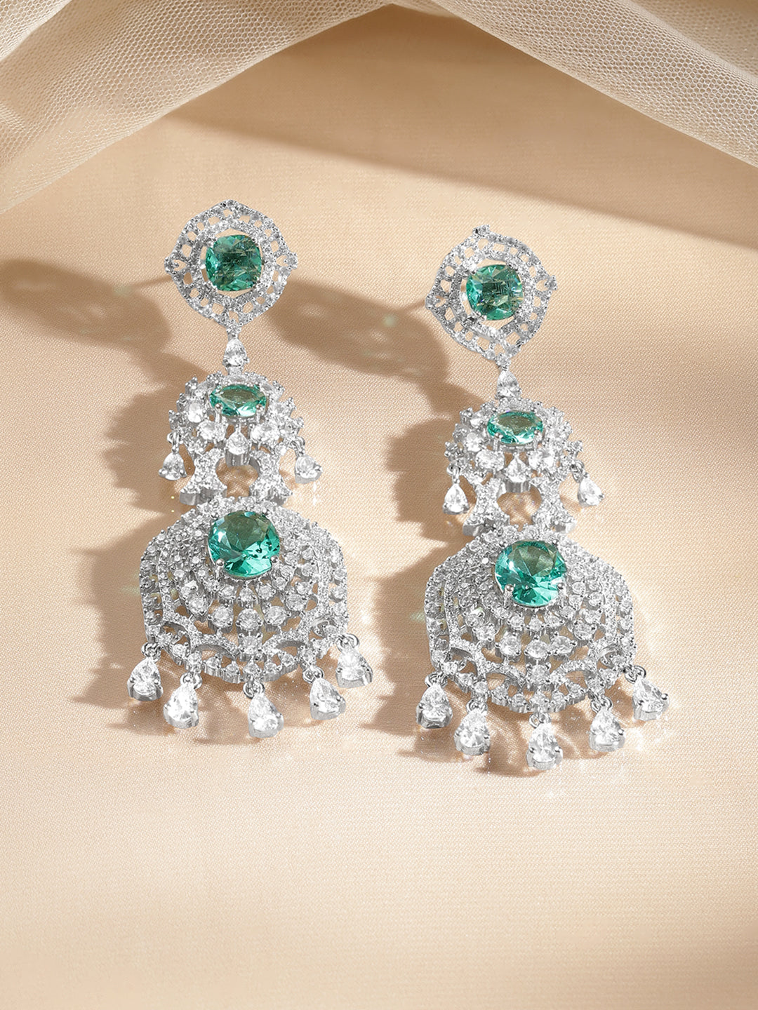 Enerald Diva Dangler Earrings フリーサイズ