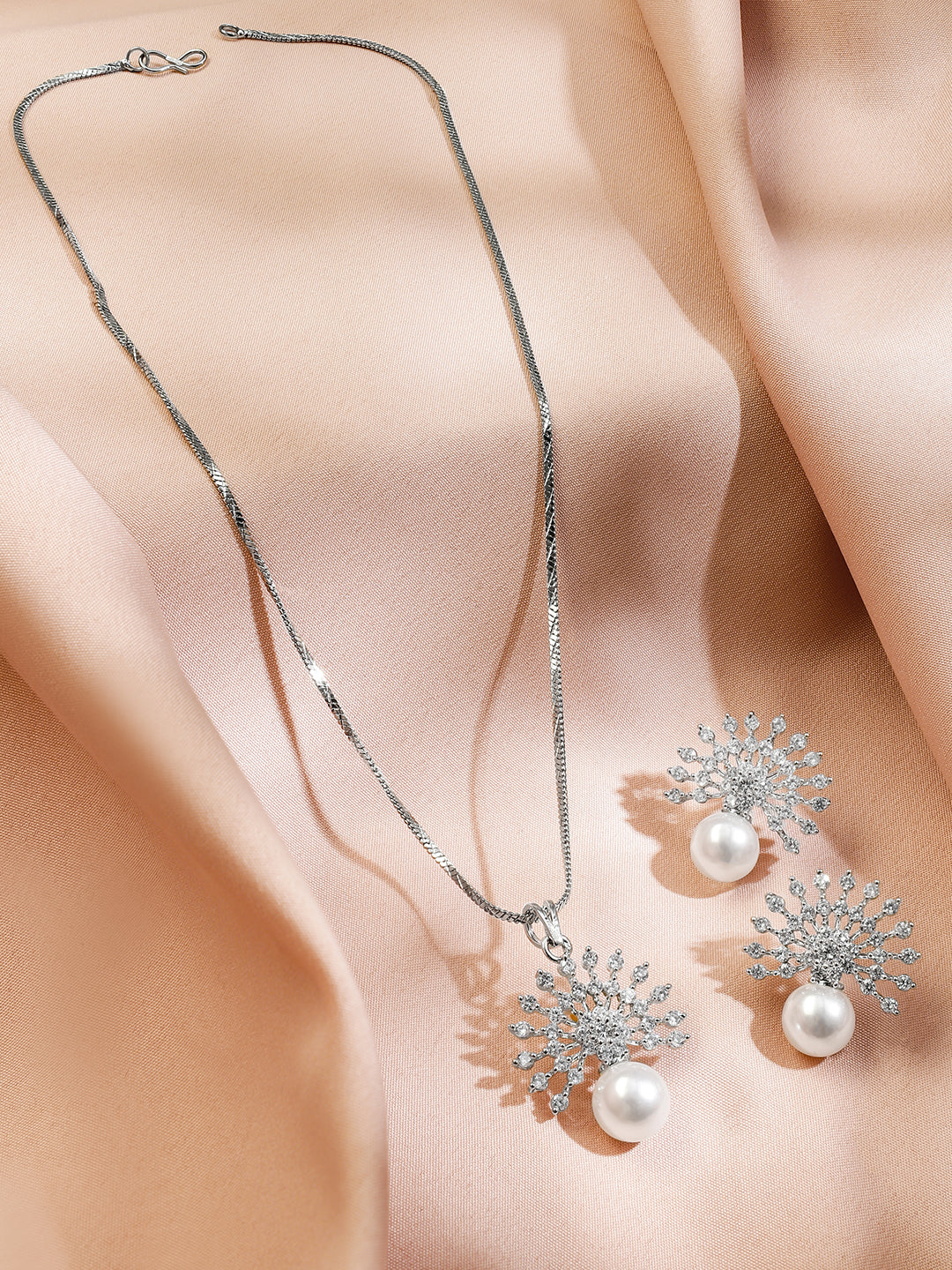 Silver Toned Pearl Drop Necklace フリーサイズ