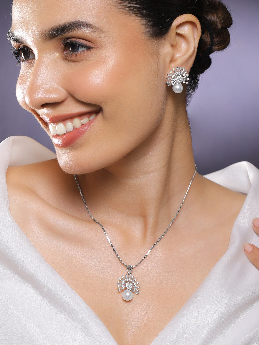 Silver Toned Pearl Drop Necklace フリーサイズ
