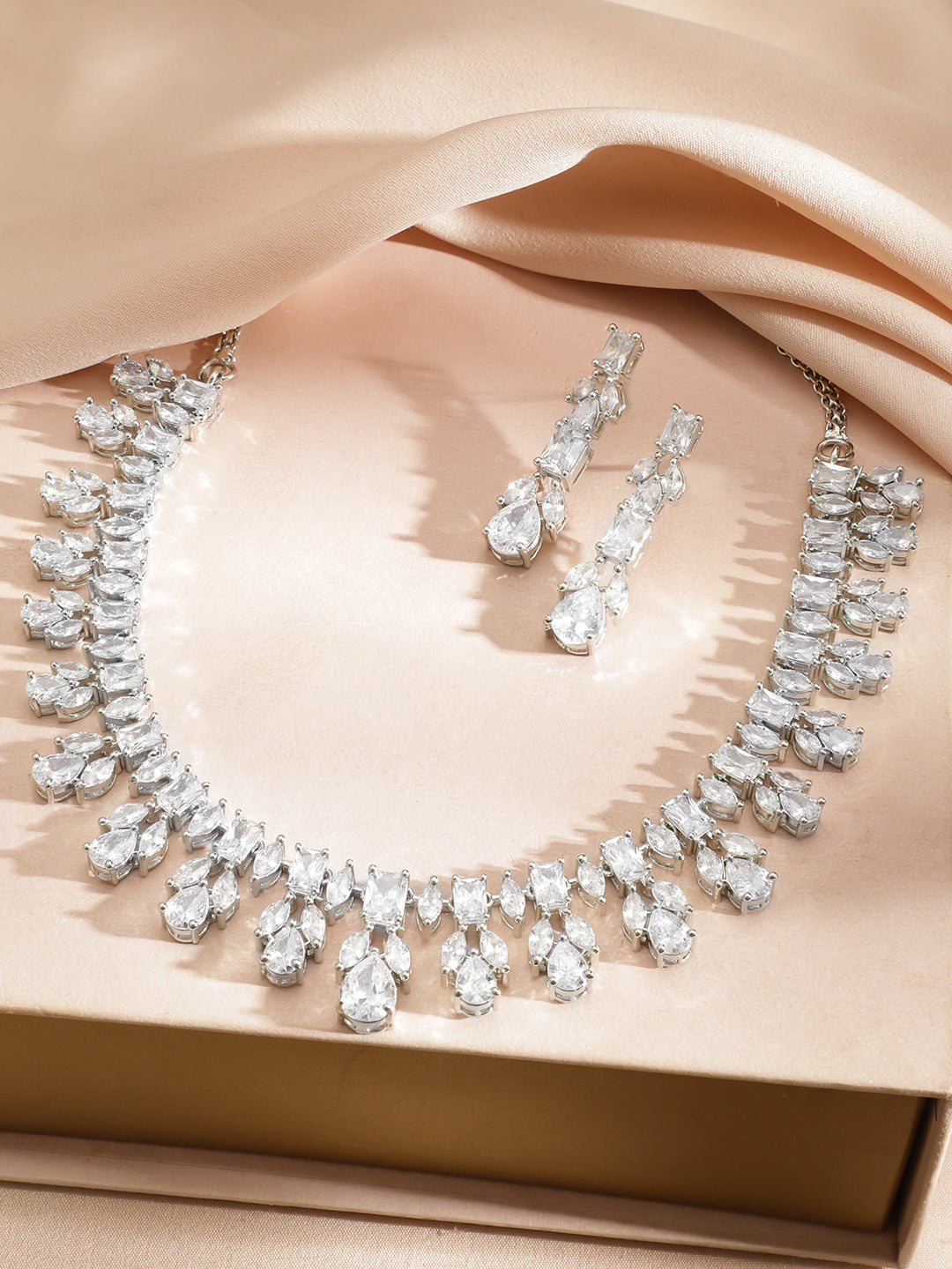 Eternal Shine All-White American Diamond Crystal Necklace Set フリーサイズ