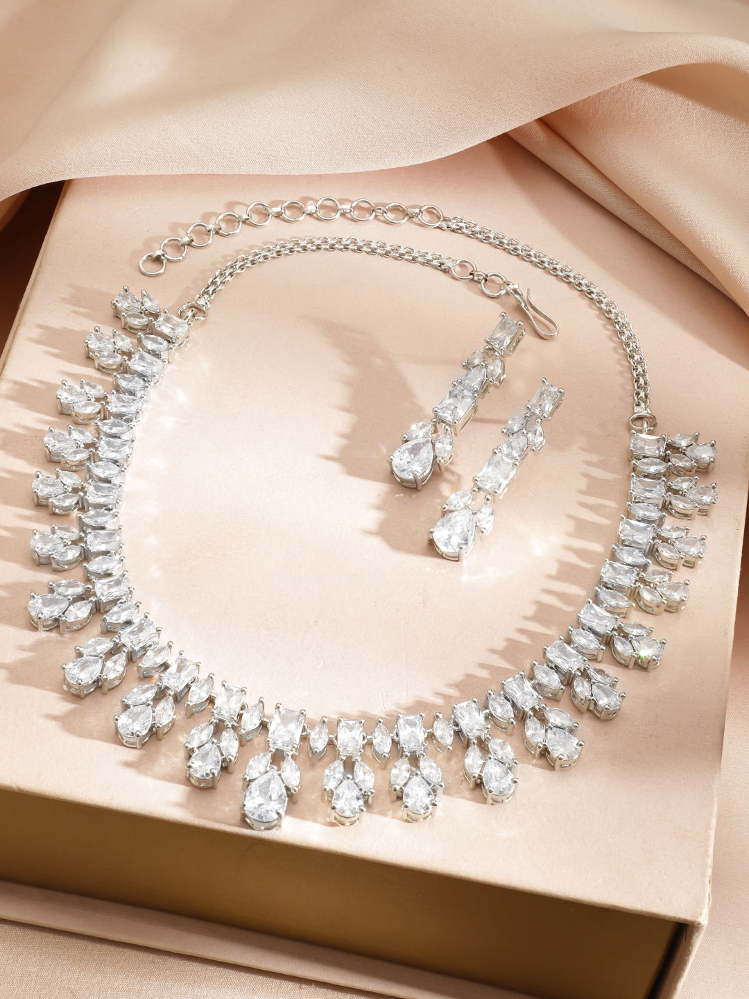 Eternal Shine All-White American Diamond Crystal Necklace Set フリーサイズ