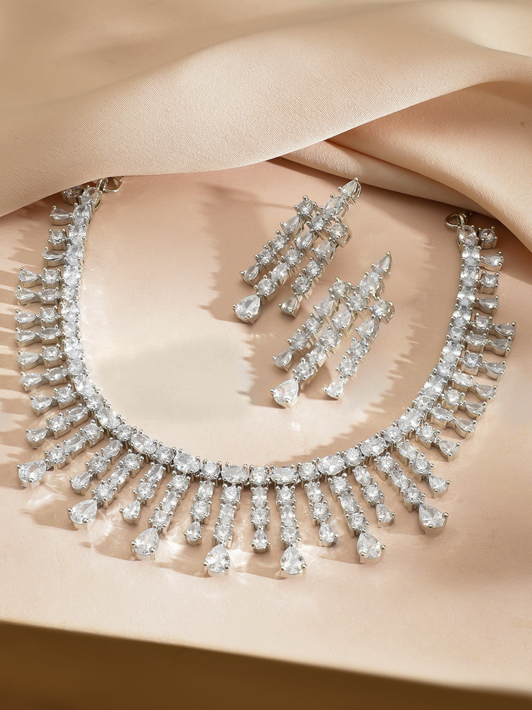 Crystal Studded White Necklace Set フリーサイズ