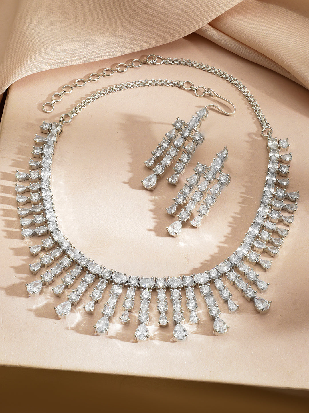Crystal Studded White Necklace Set フリーサイズ