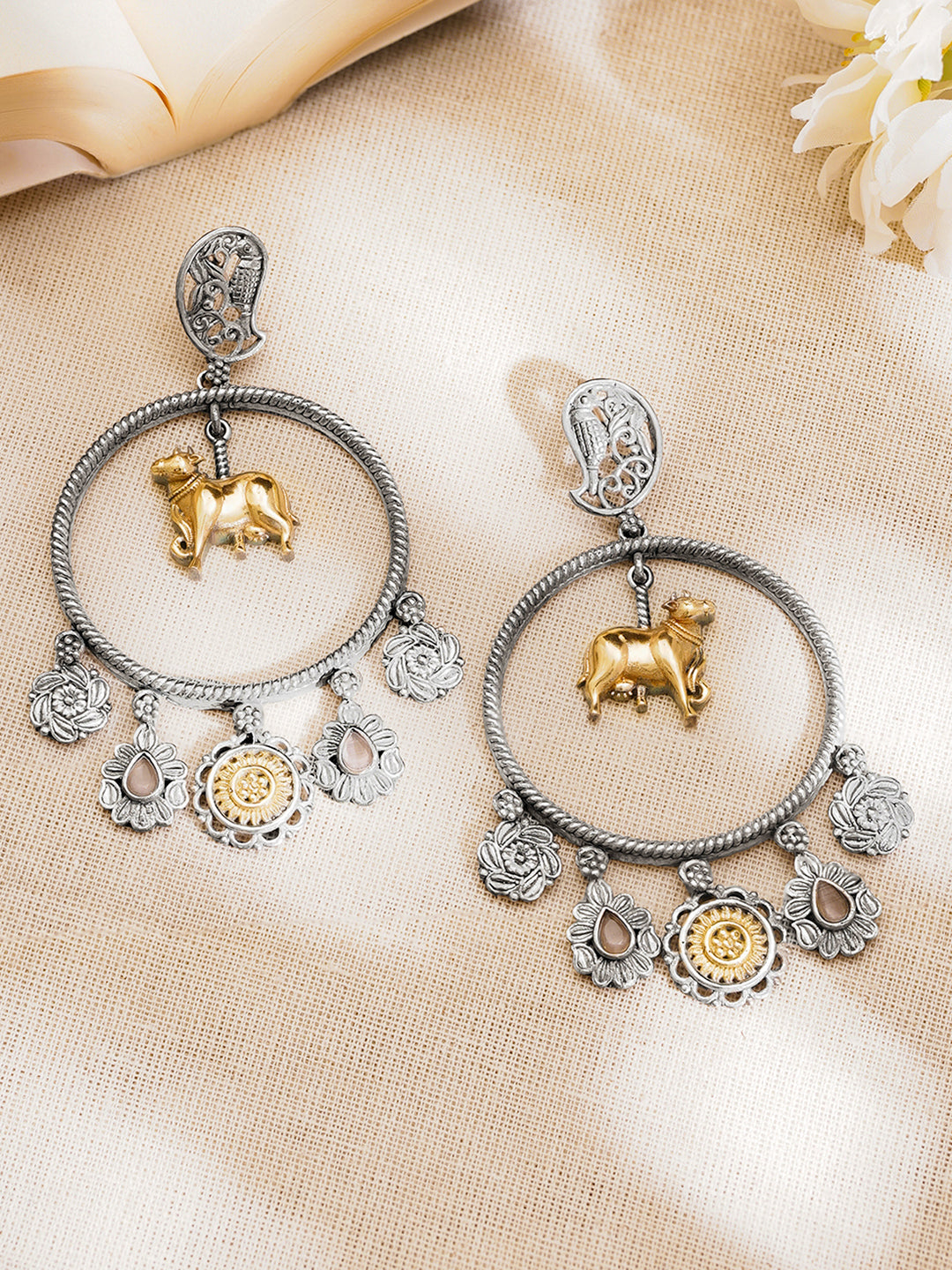 Oxidised Silver Tone Brass Cow Motif Hoop Dangler Earrings フリーサイズ