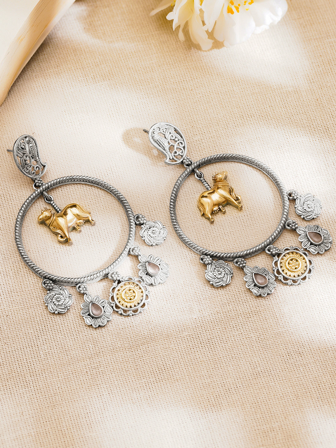 Oxidised Silver Tone Brass Cow Motif Hoop Dangler Earrings フリーサイズ